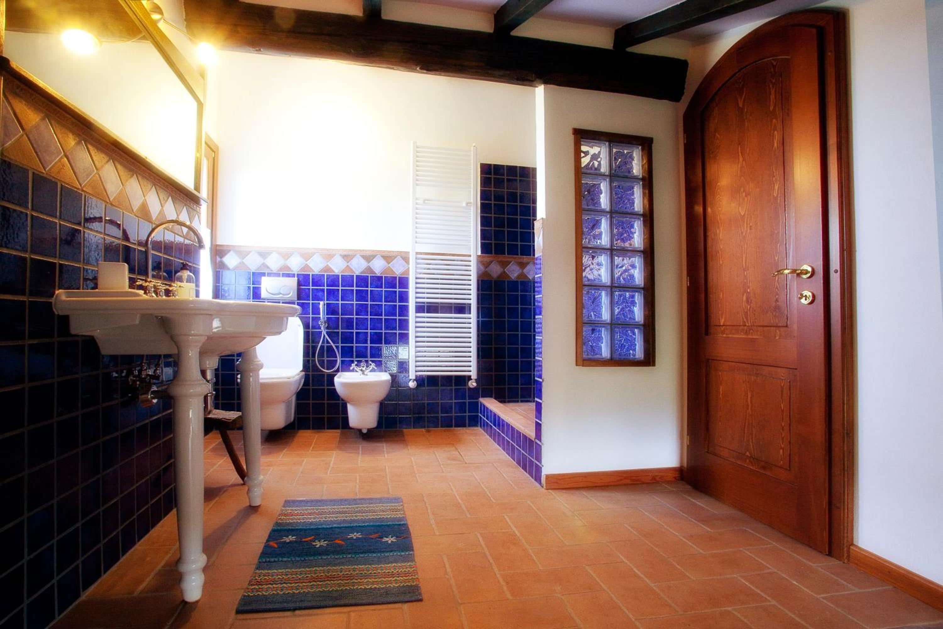 Suite - Photo 9