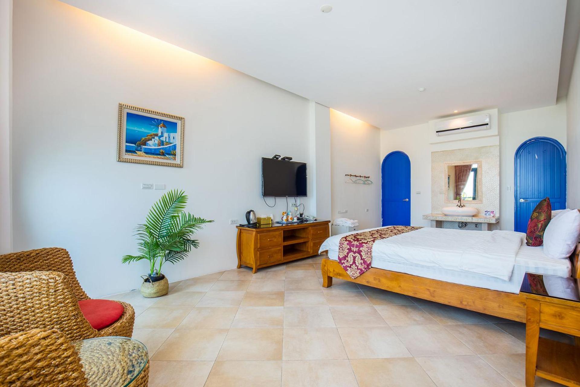 Double Room with Bath photo 3