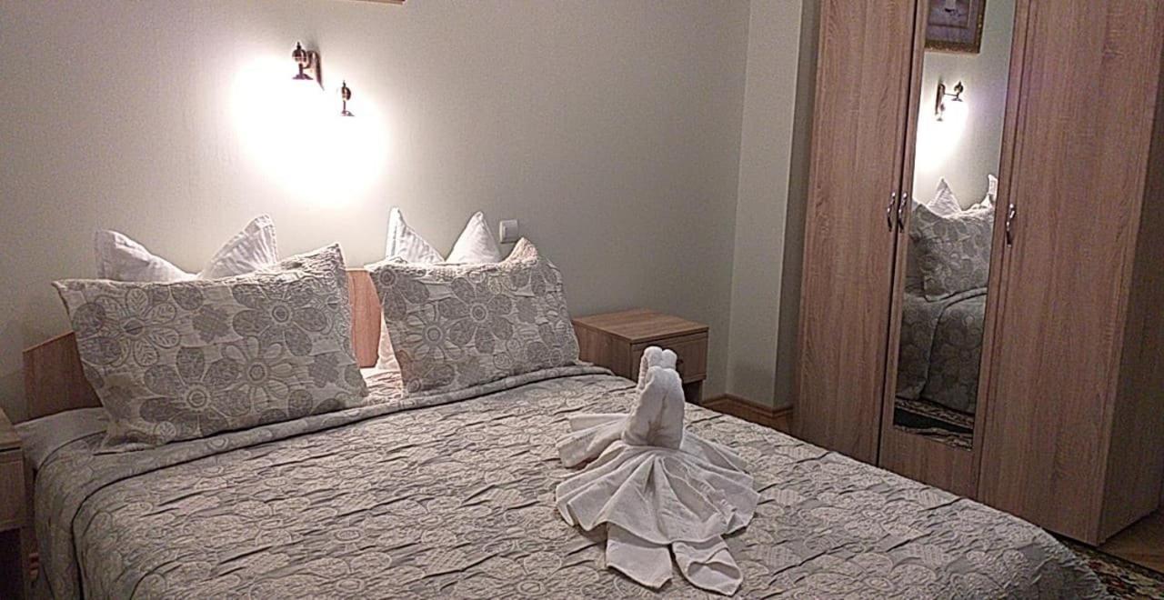 Double Room with Mountain View - Photo 3