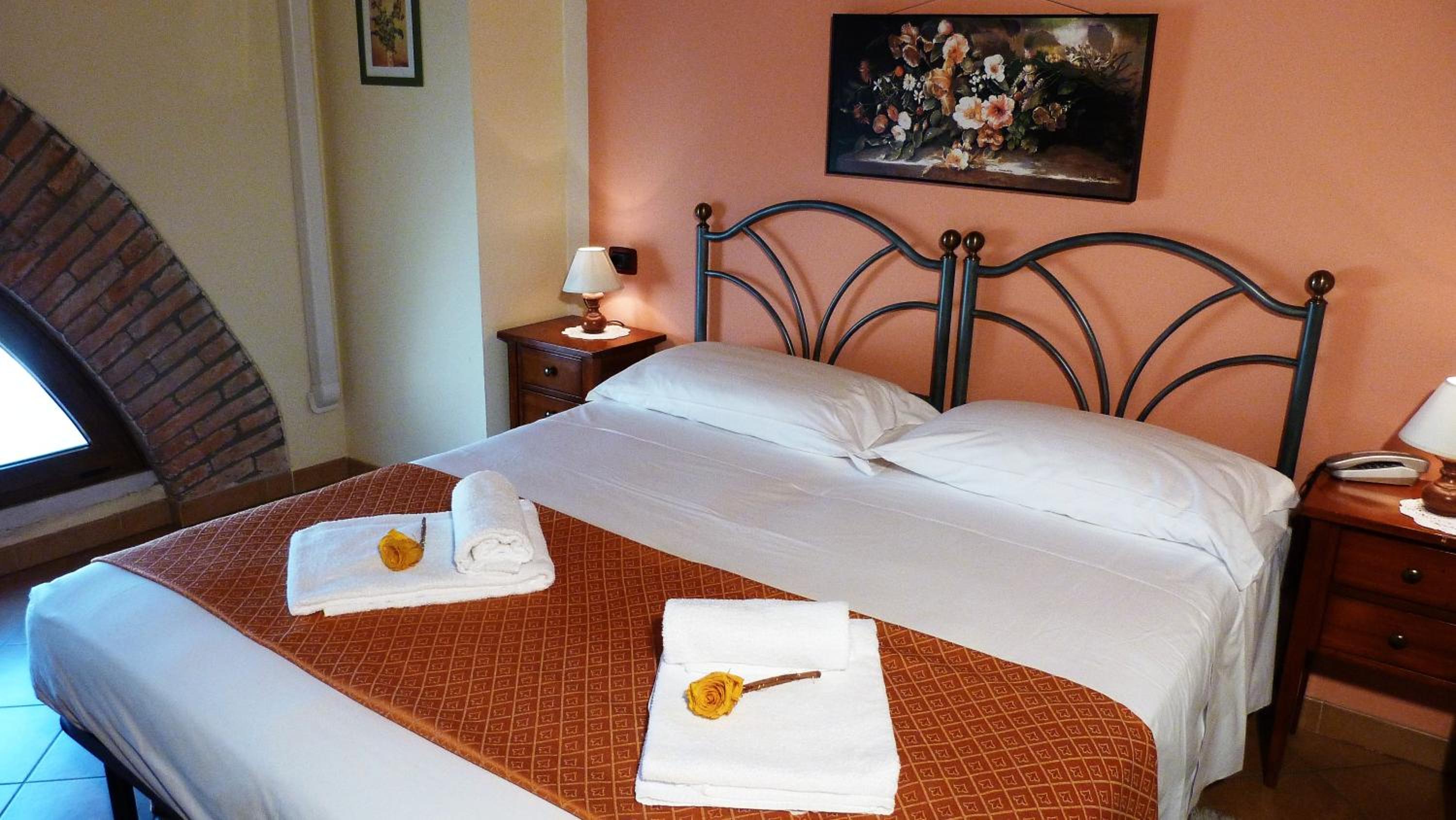 Double or Twin Room - Photo 5