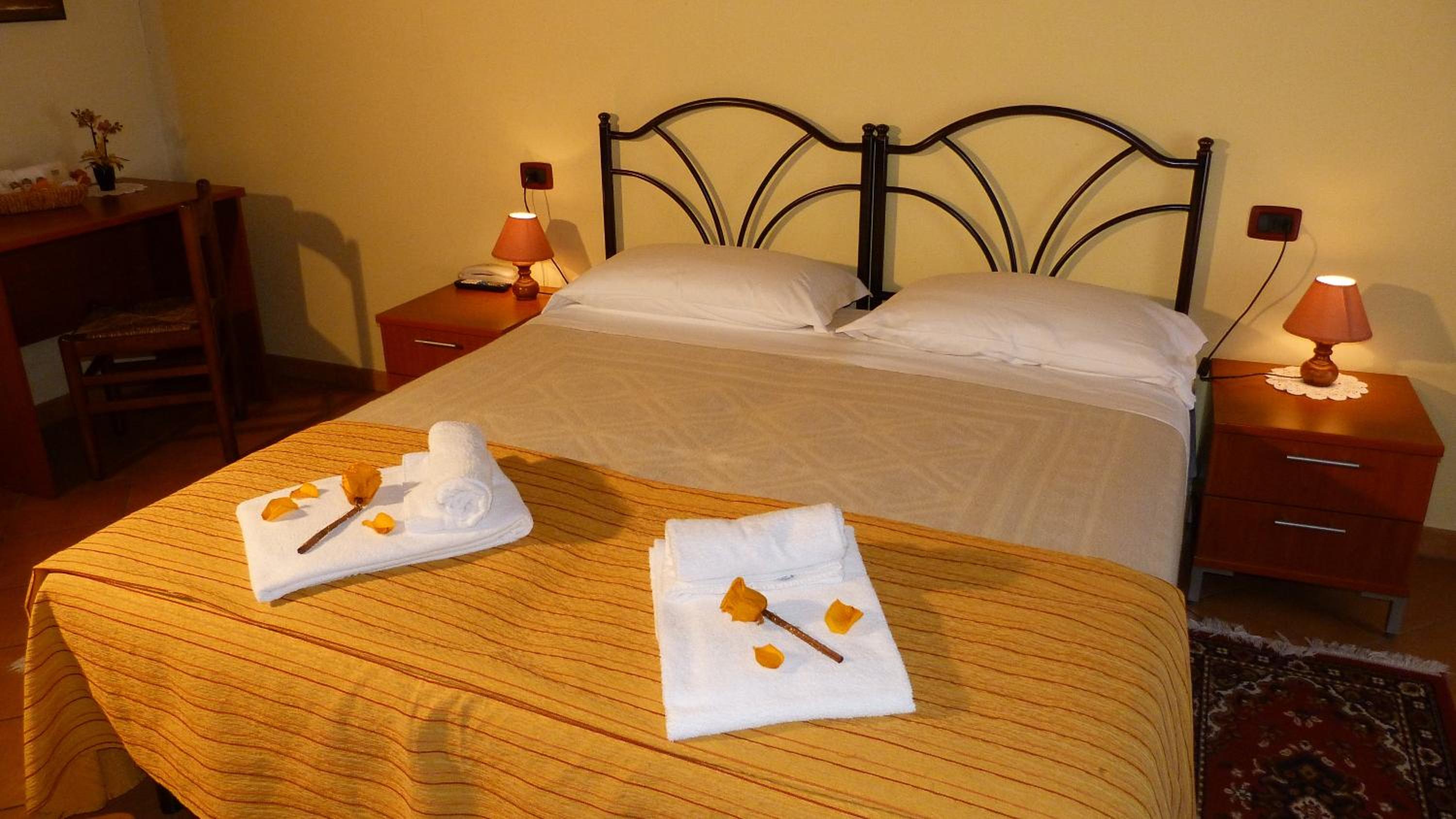 Double or Twin Room - Photo 4