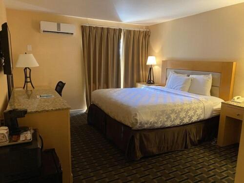 King Accessible Room with Kitchenette - Photo 1