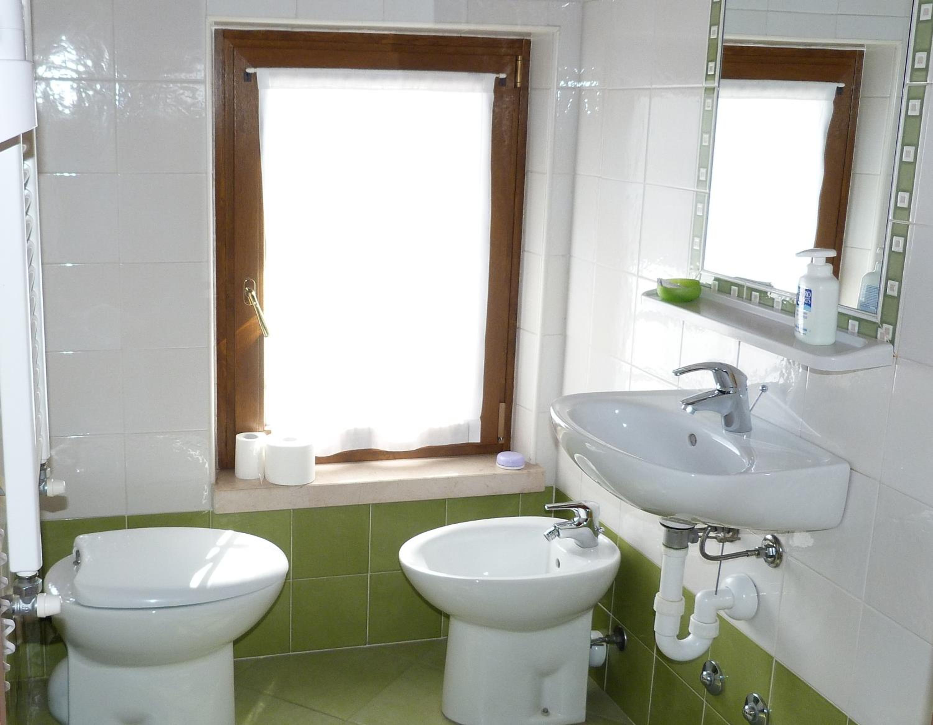 Double or Twin Room - Photo 10