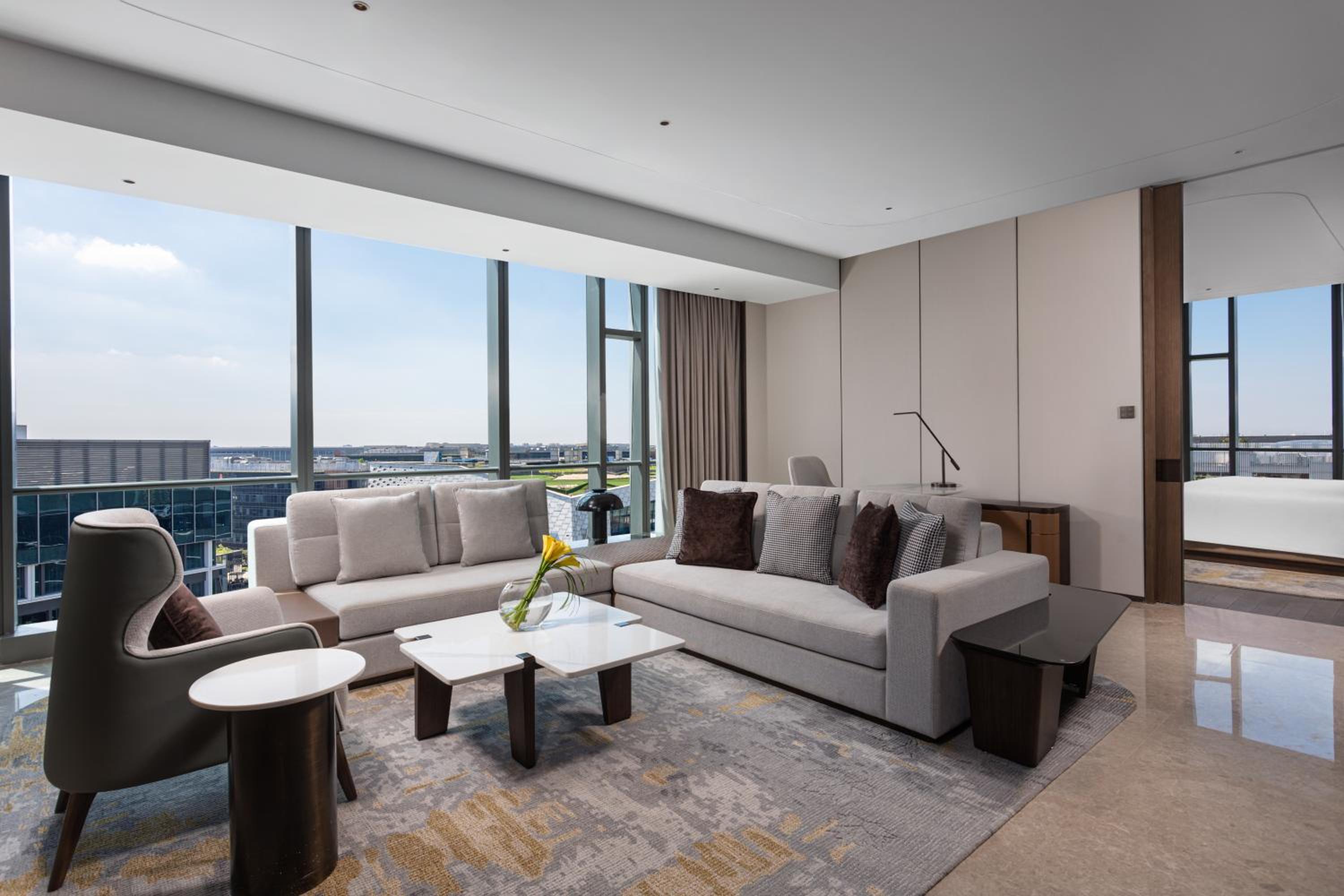 One-Bedroom King Suite thumbnail 5