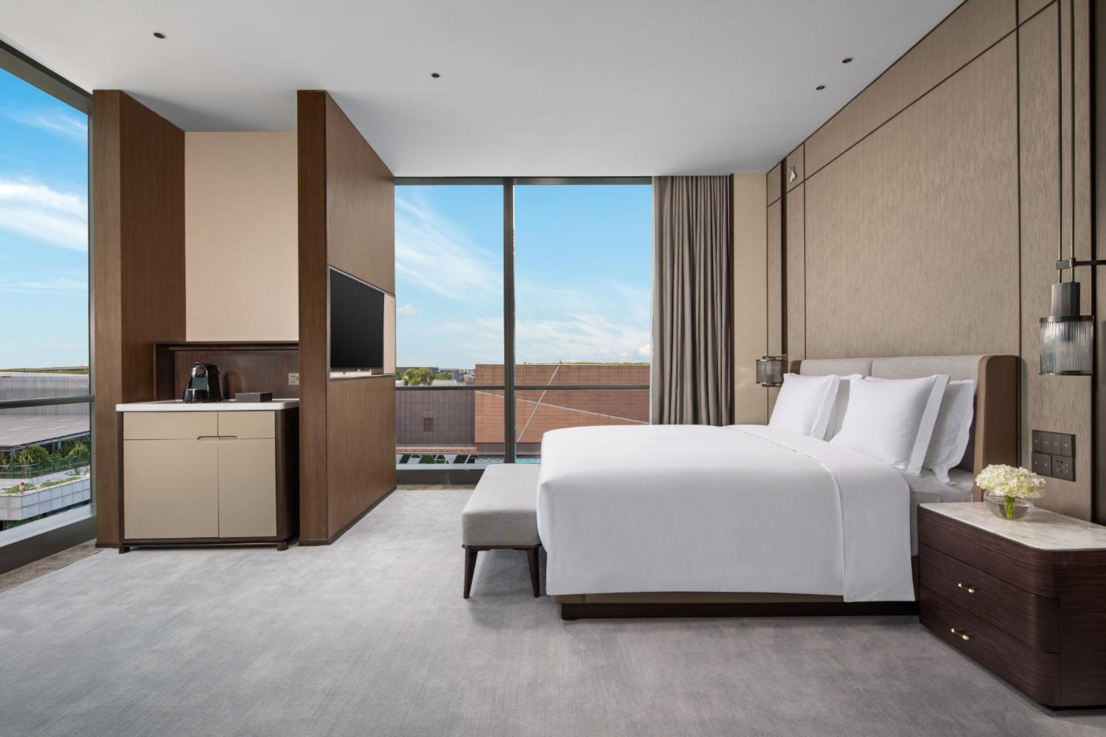 Junior King Suite