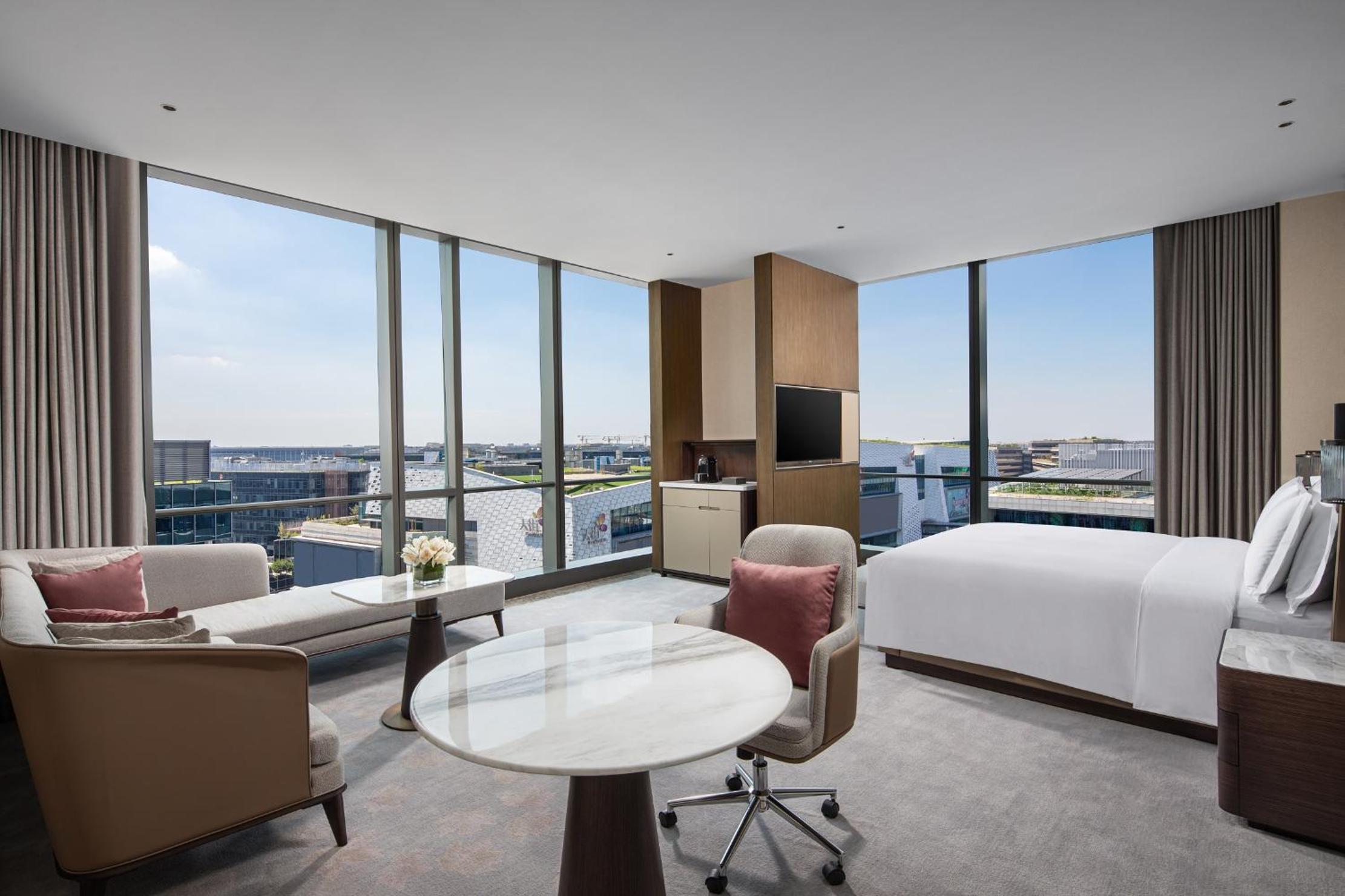 Junior King Suite