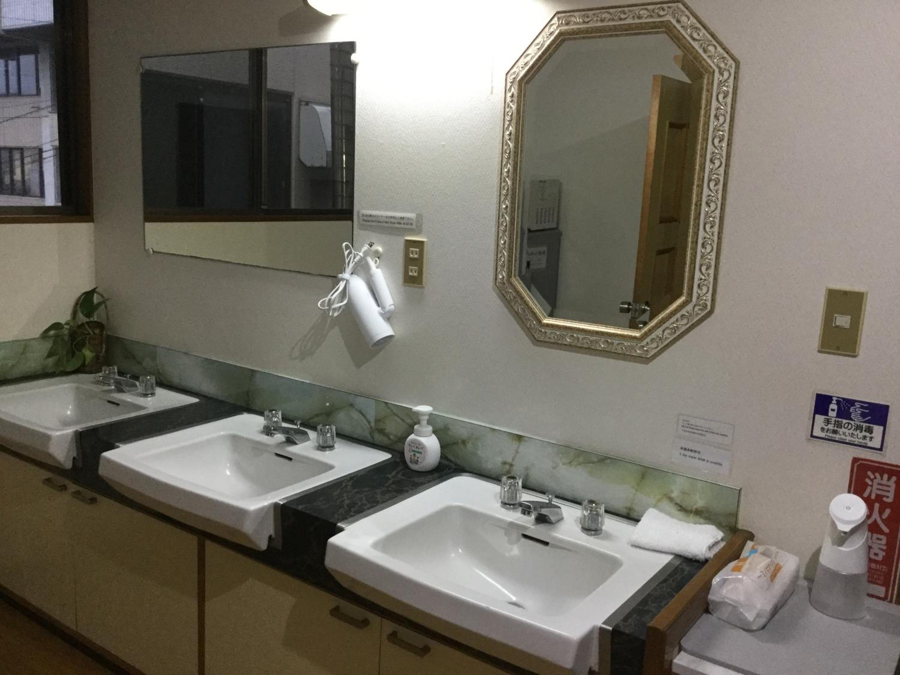 Japanese-Style Quadruple Room with Shared Bathroom photo 2