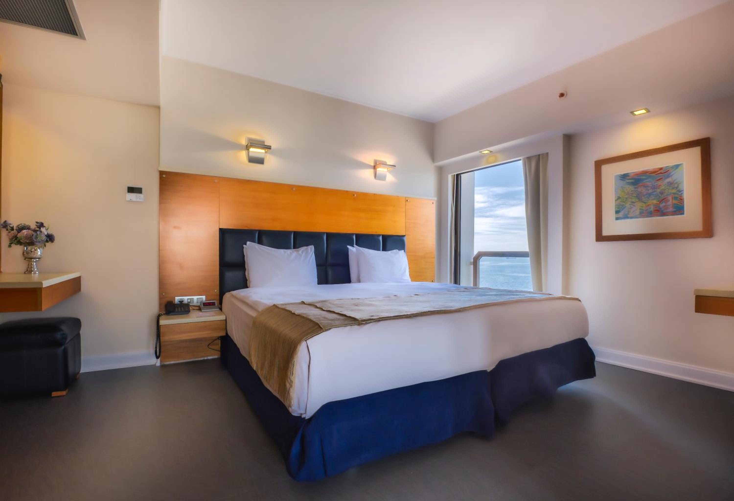 King Room with Sofa Bed and Sea View photo 1