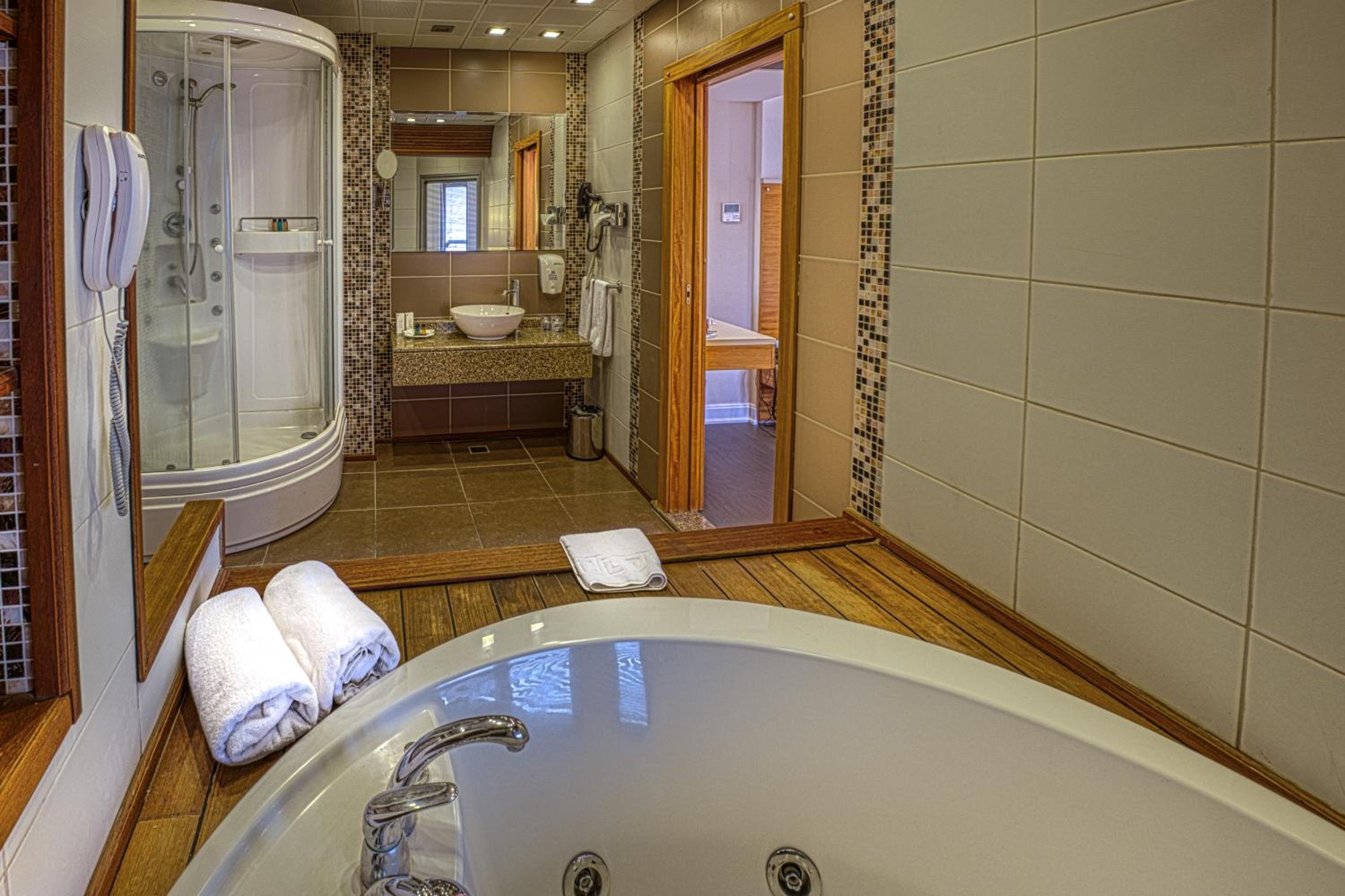 King Room with Sofa Bed and Sea View photo 2