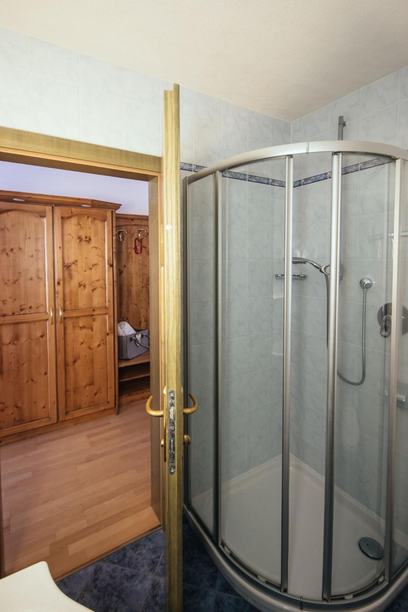 Double Room with Balcony - Photo 6