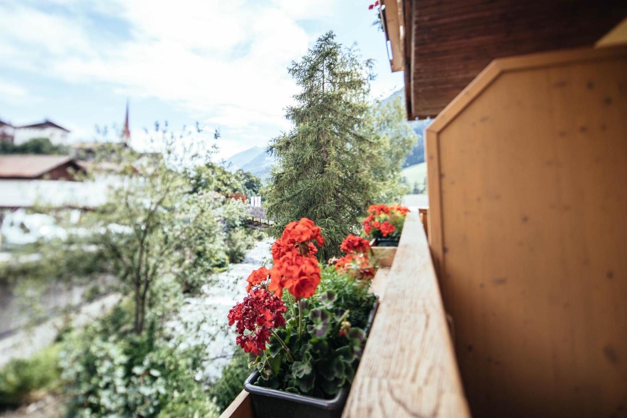 Double Room with Balcony - Photo 9