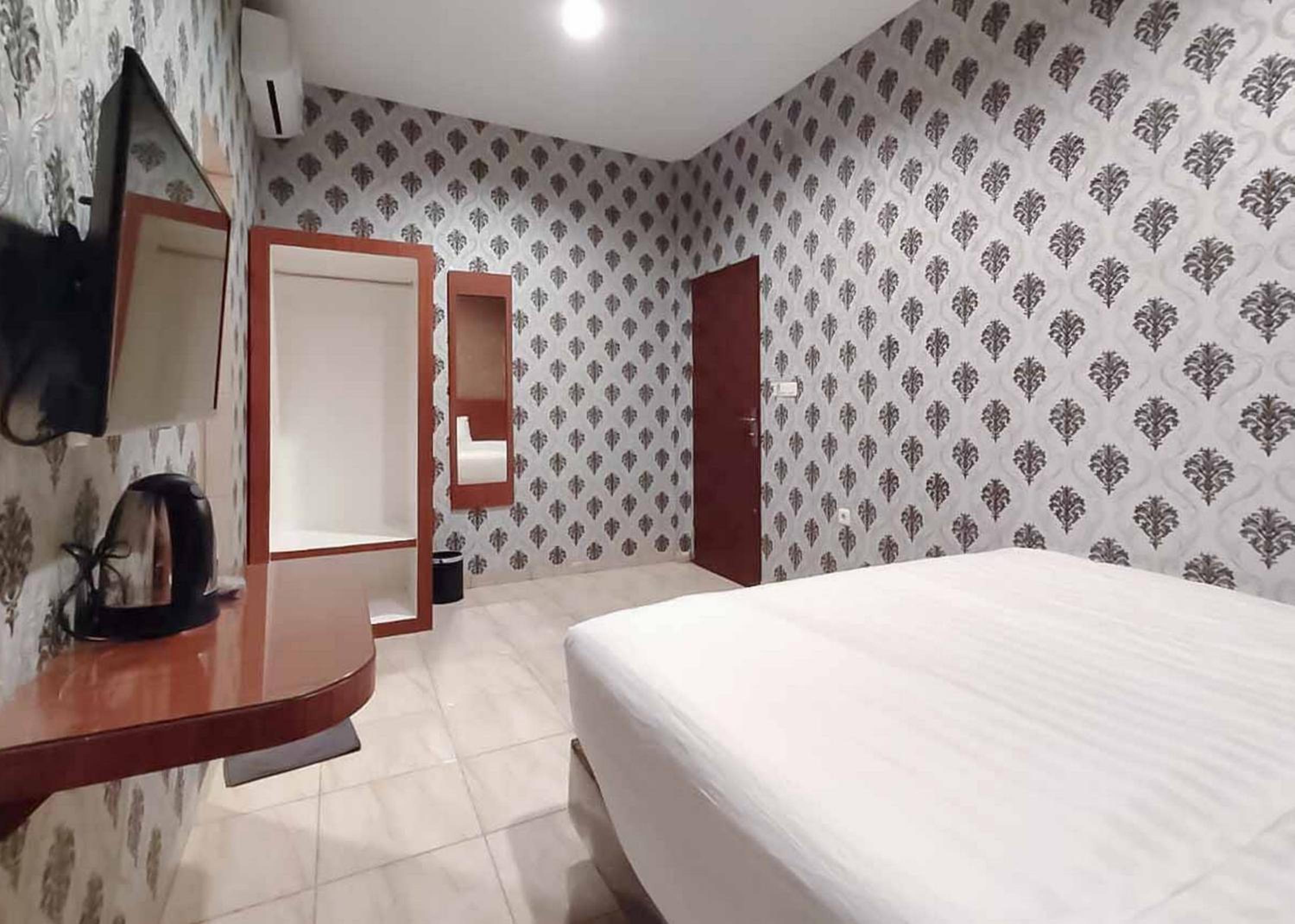 Deluxe Room - Photo 2