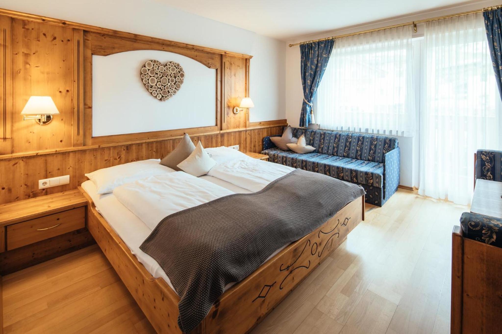 Double Room with Balcony - Photo 1
