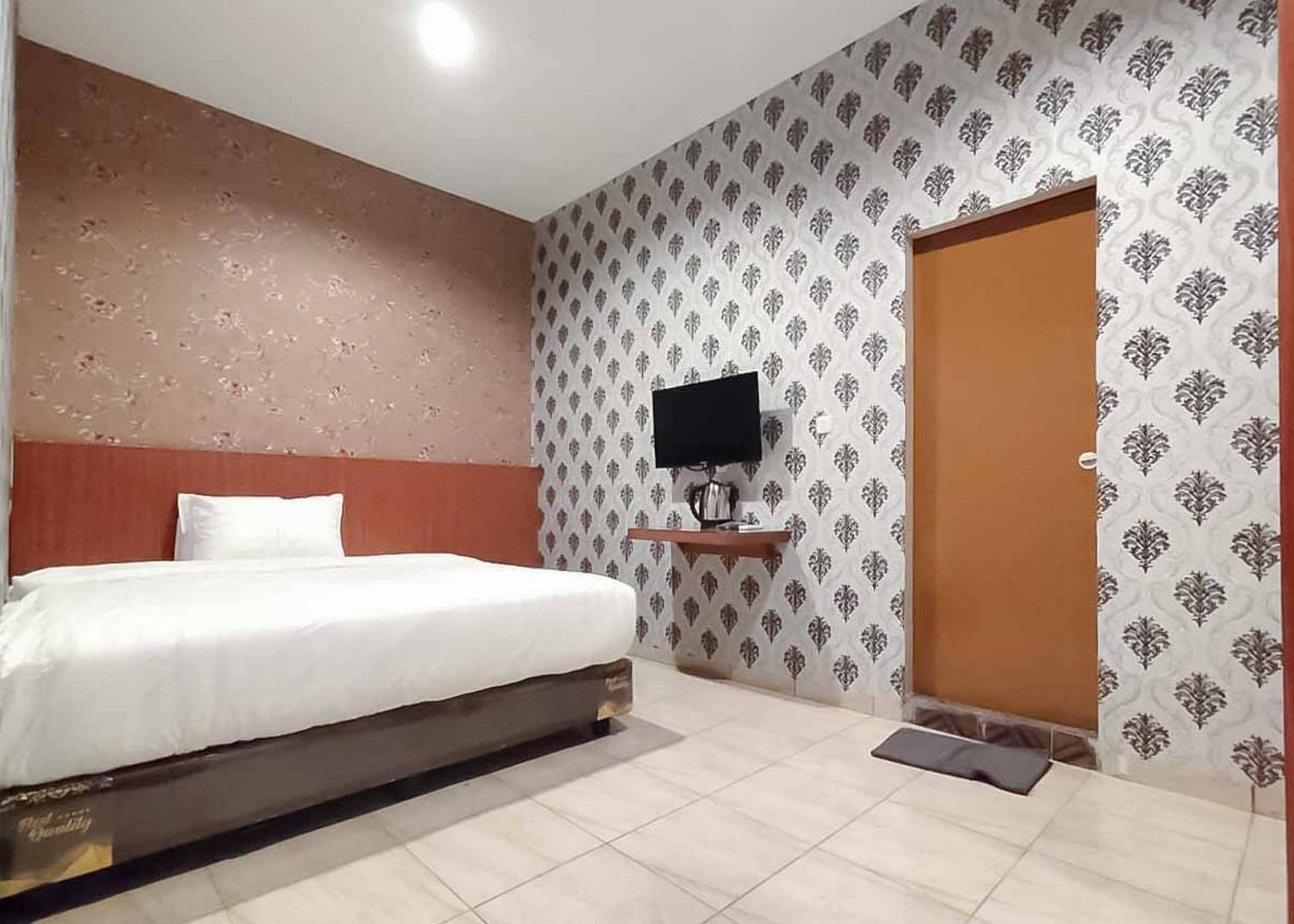 Deluxe Room - Photo 3