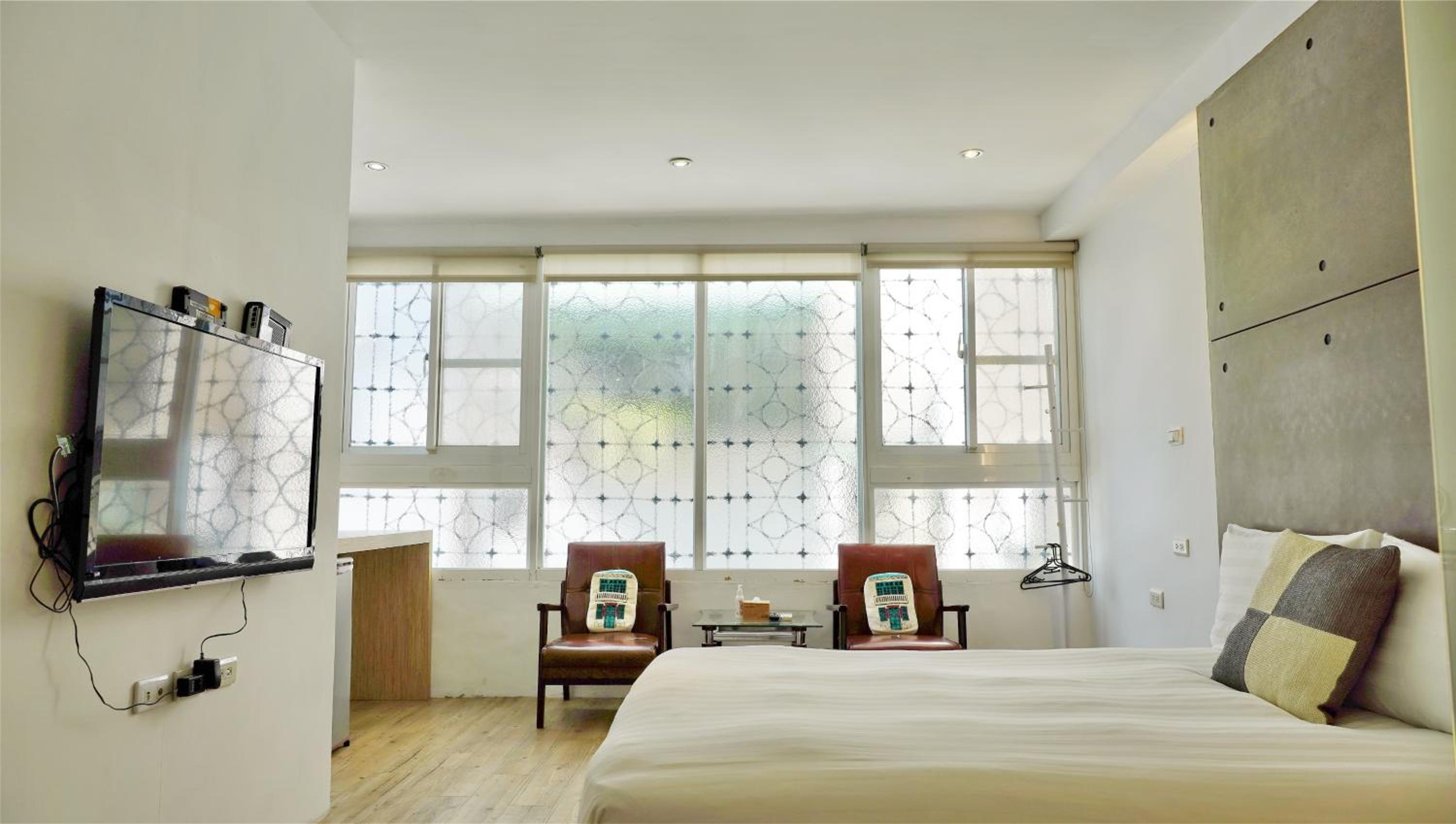 Double Room With Shower (Noise Tolerance Required)
