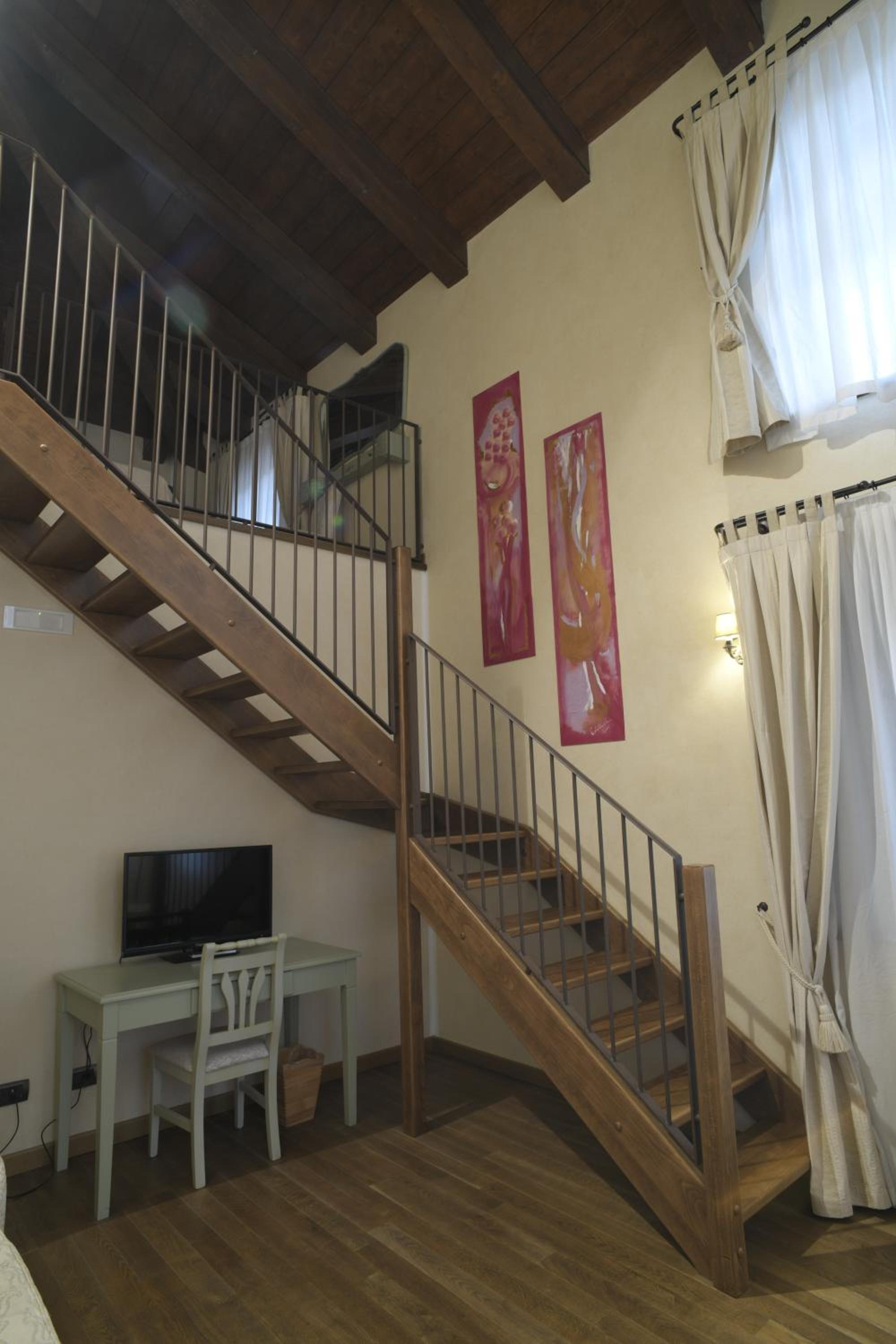 Superior Family Room - Photo 1