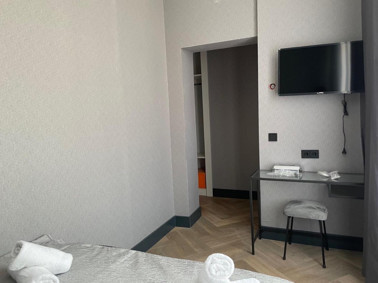 Standard Double Room - Photo 5