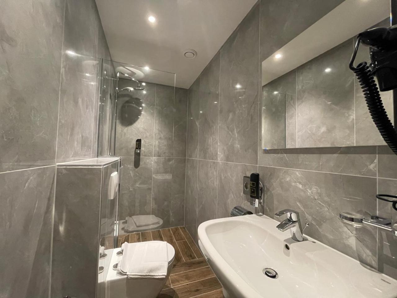 Standard Double Room - Photo 6