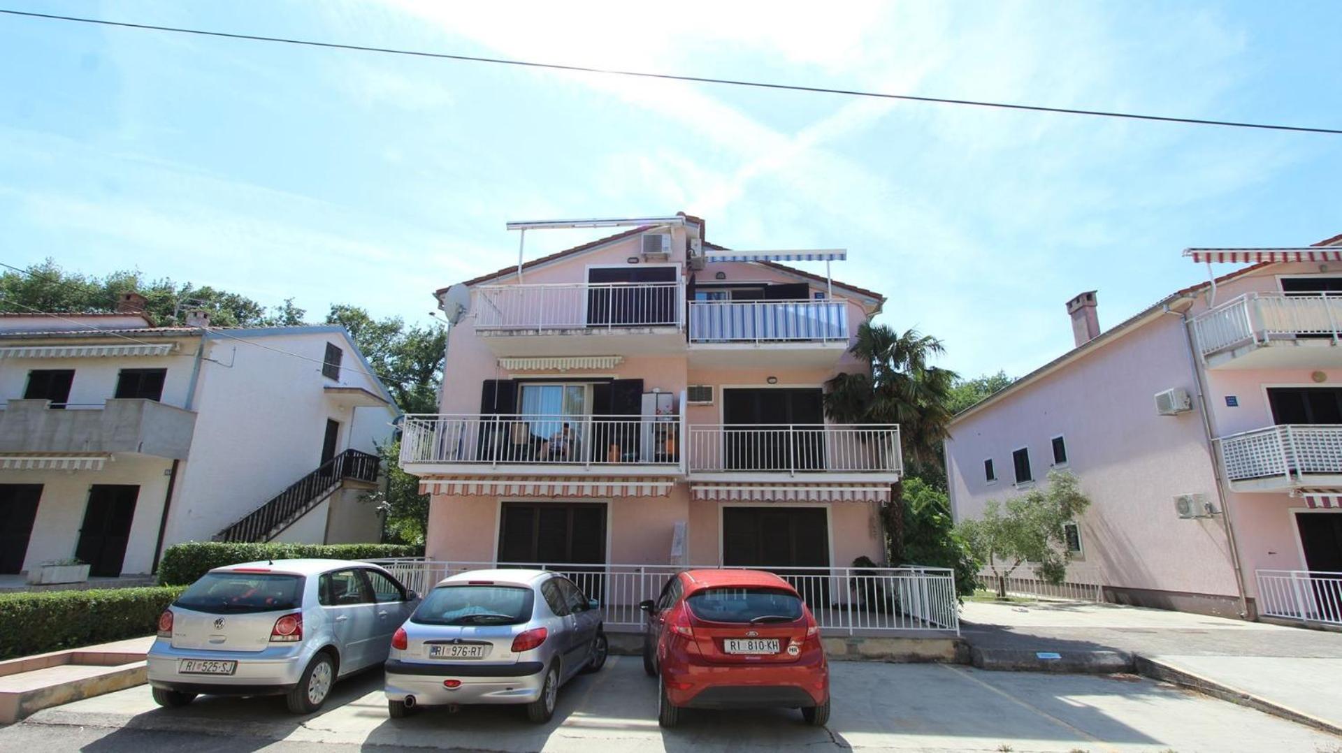 Apartment with Balcony photo 2