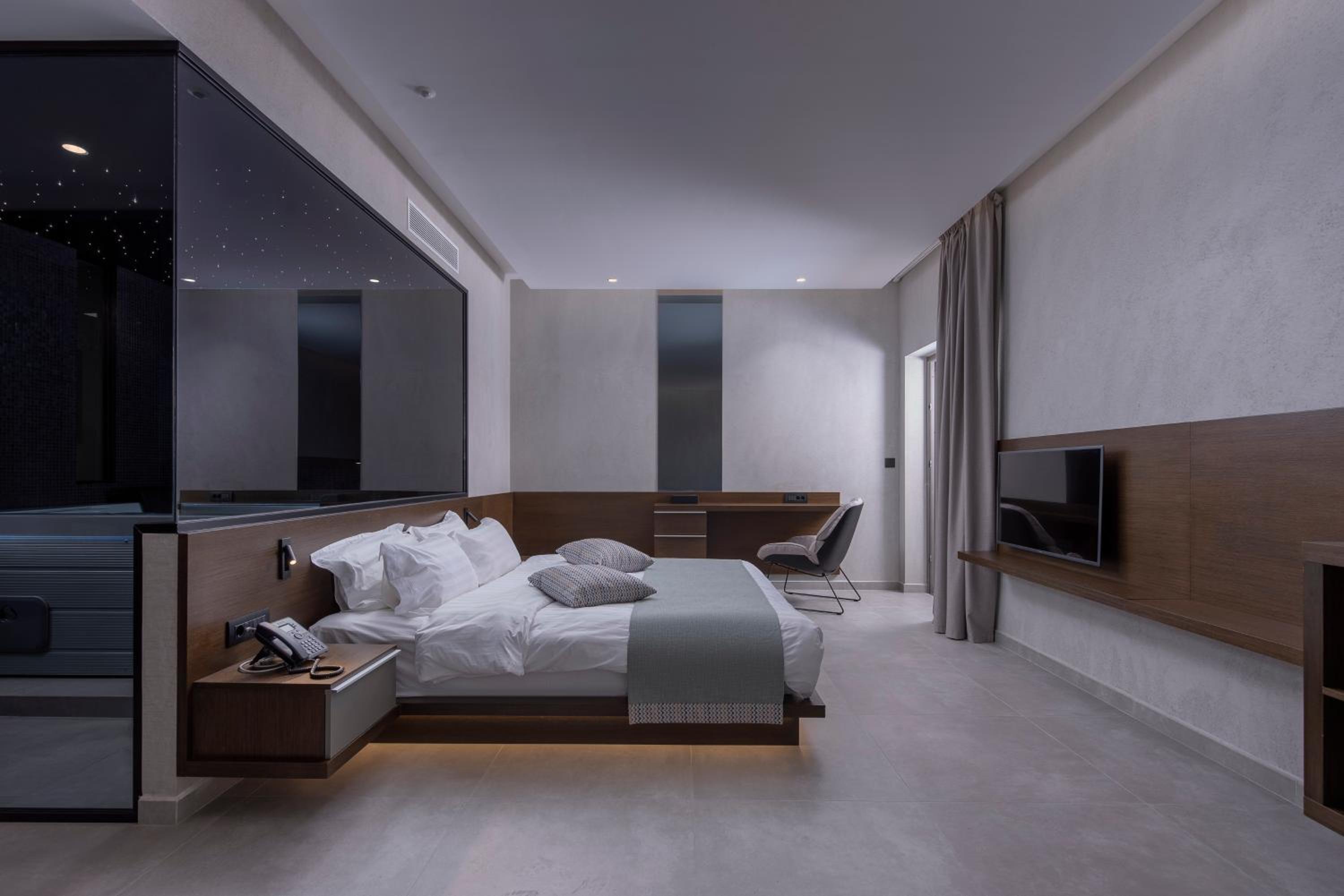 Queen Suite with Sea View photo 1