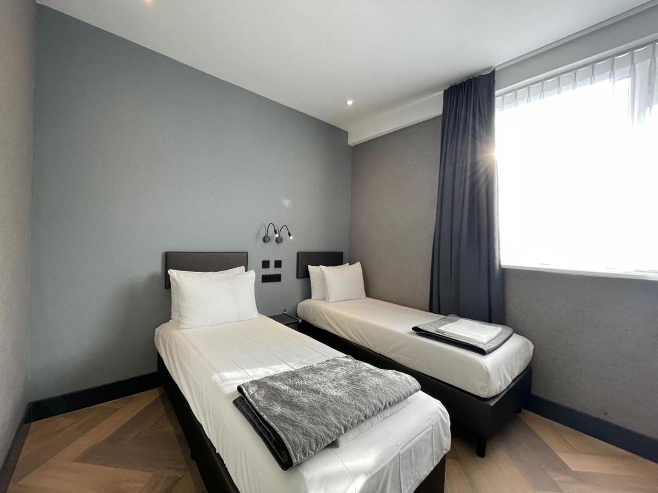 Standard Twin Room - Photo 2