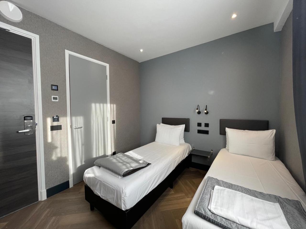 Standard Twin Room - Photo 3