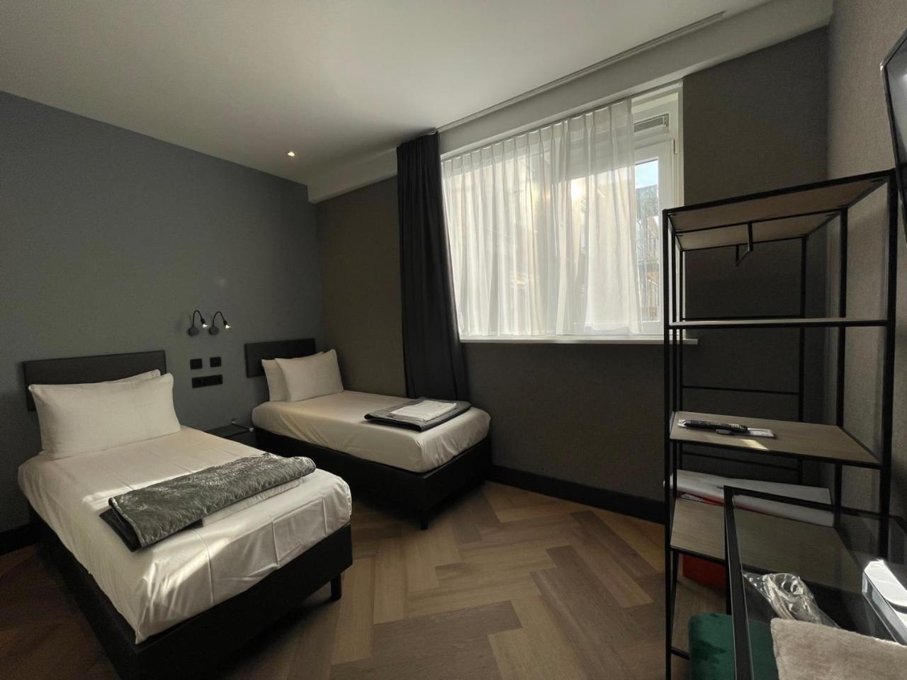 Standard Twin Room - Photo 5