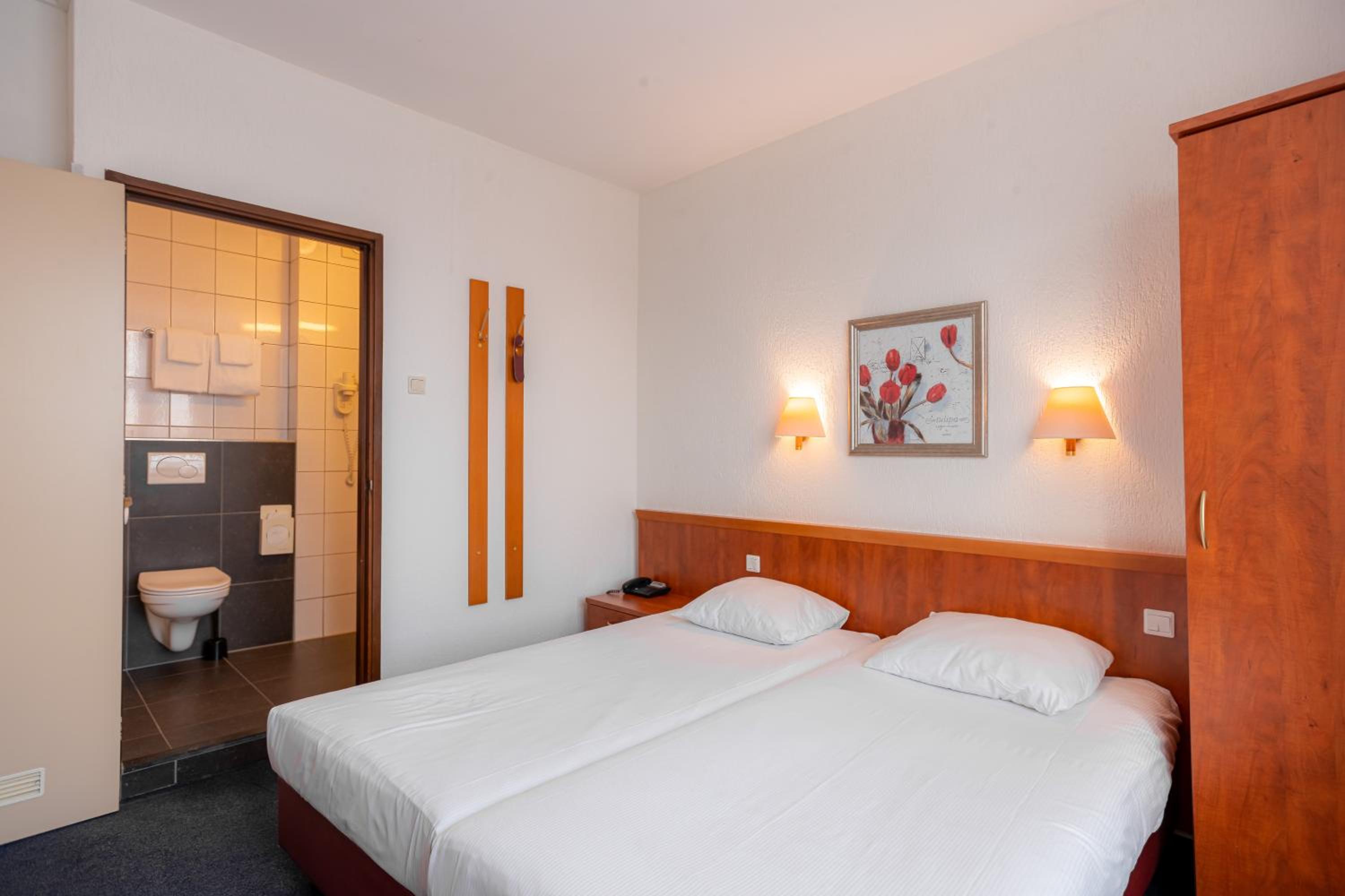 Double or Twin Room photo 3