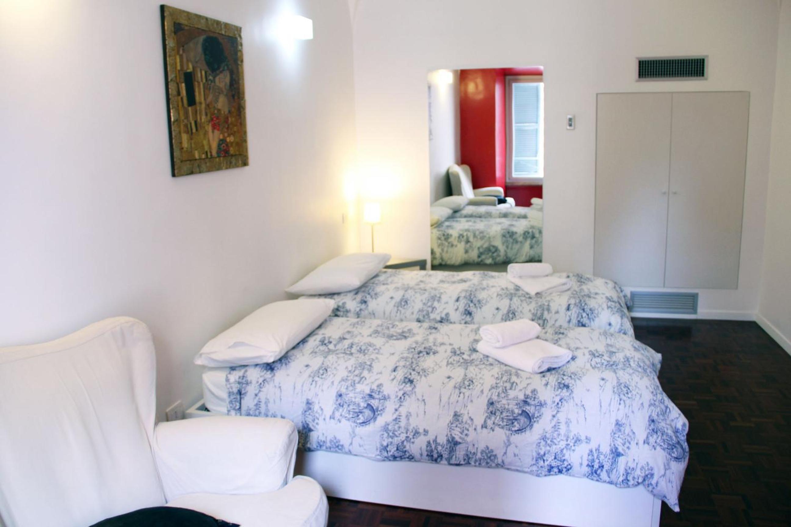 Deluxe One-Bedroom Apartment