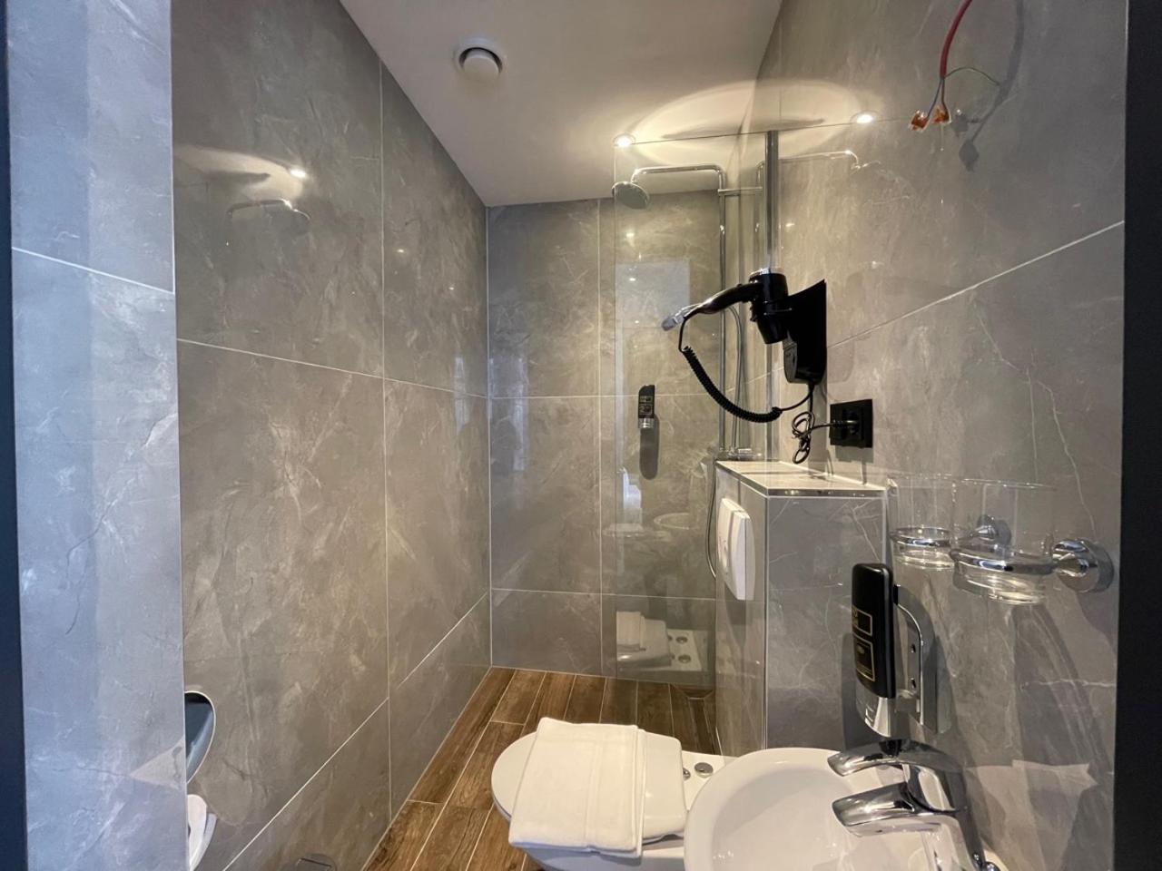Large Double Room - Photo 8