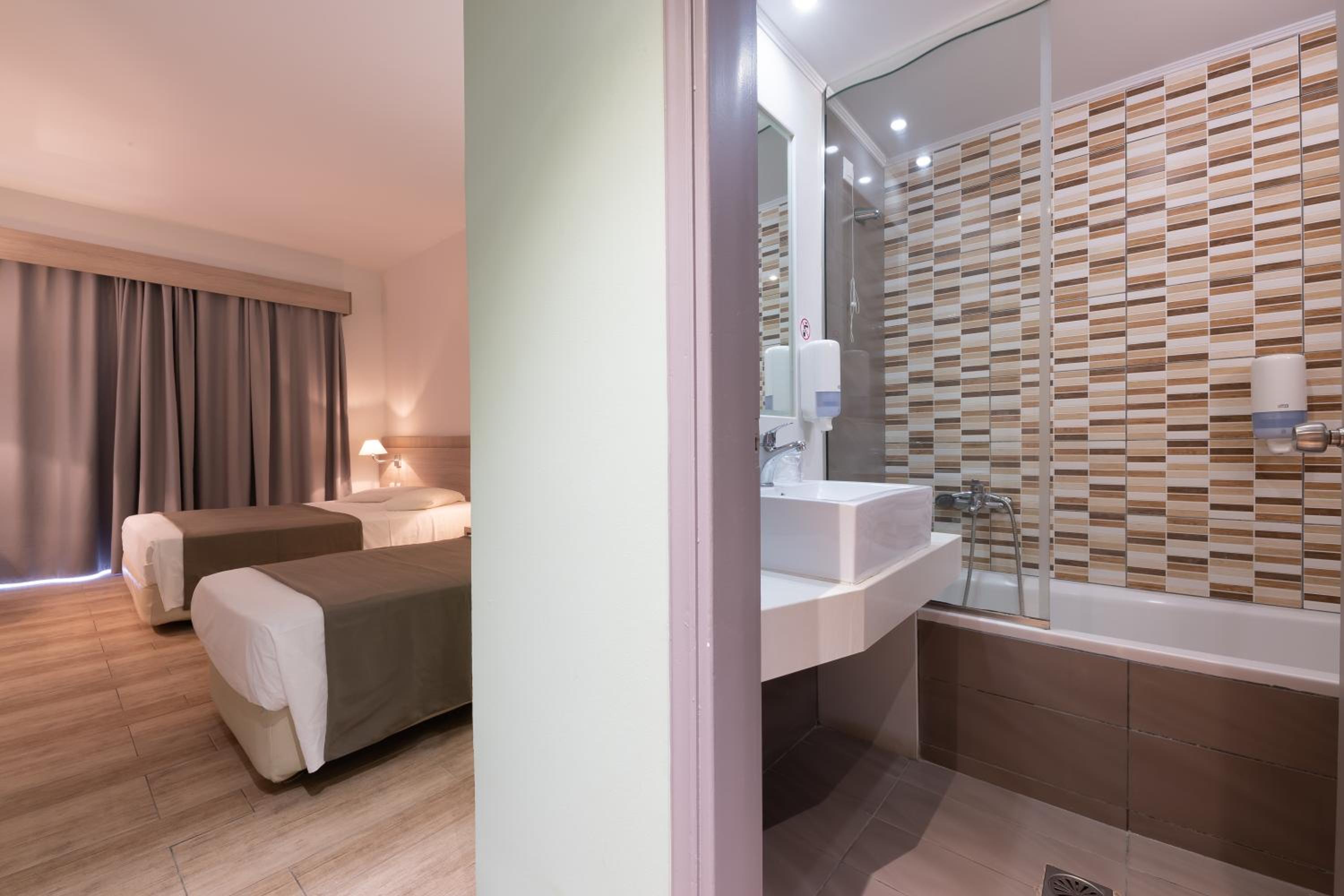 Chambre Double ou Lits Jumeaux avec Lit d'Appoint