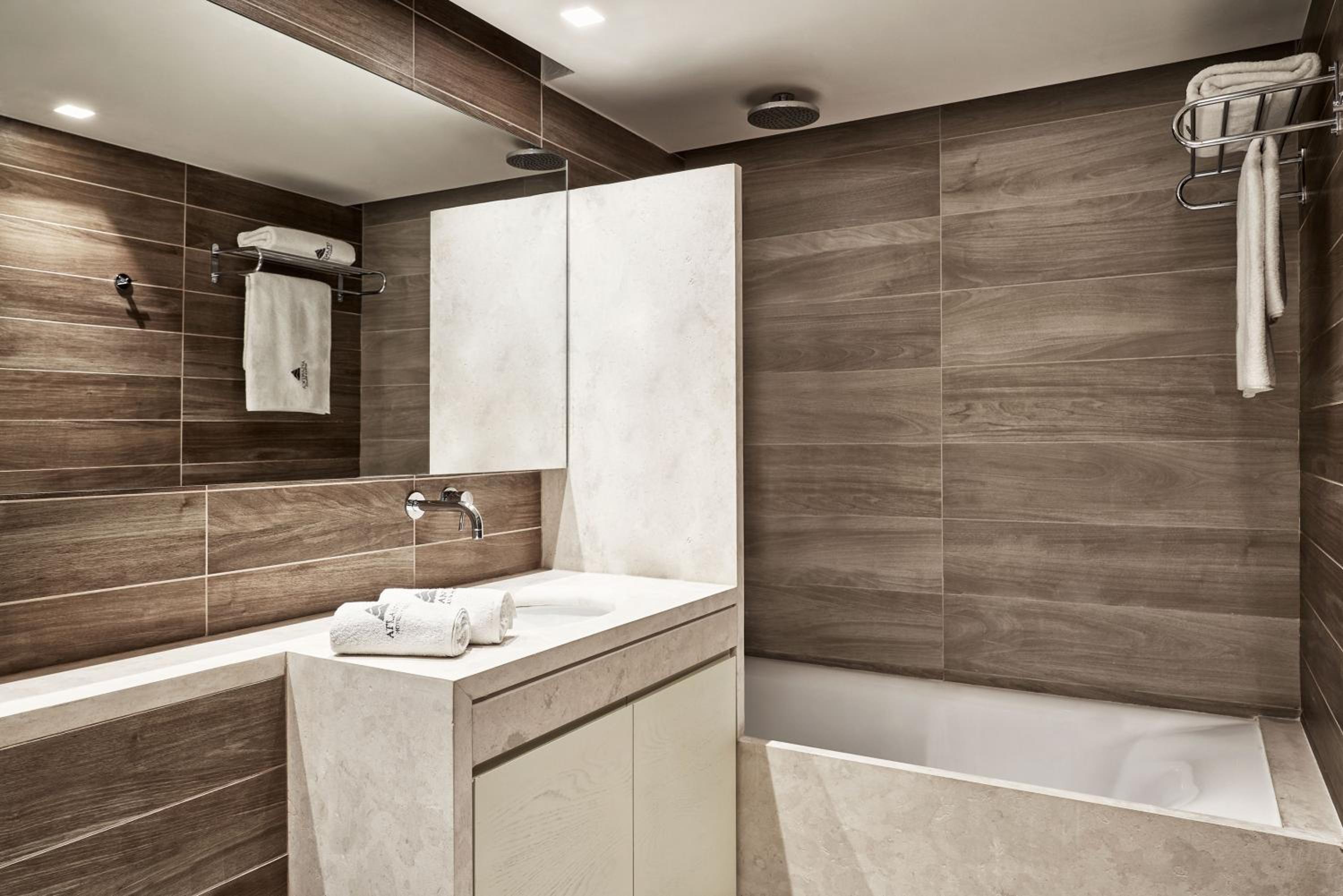 Junior Suite Inland View thumbnail 5