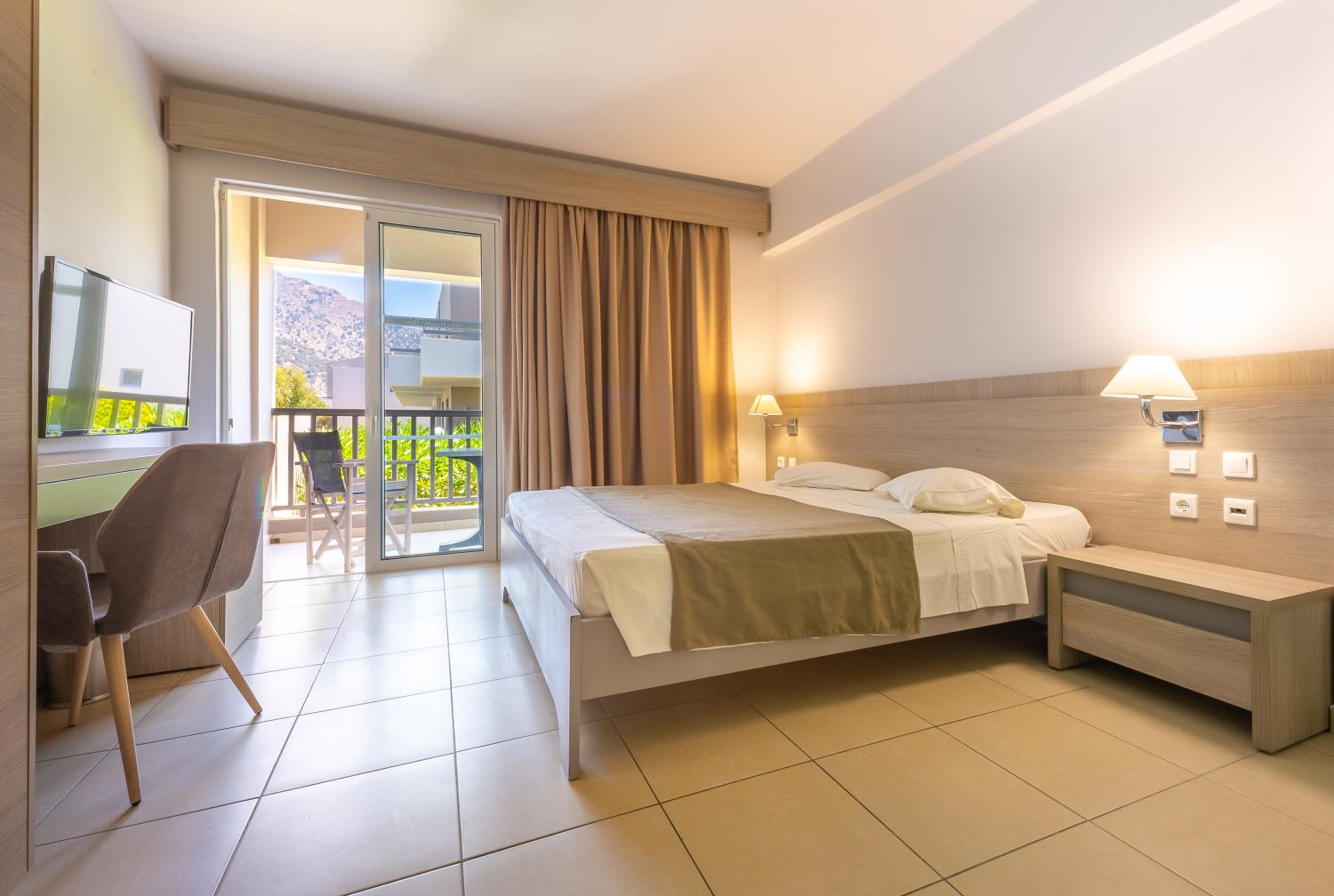Double or Twin Room with Extra Bed photo 3