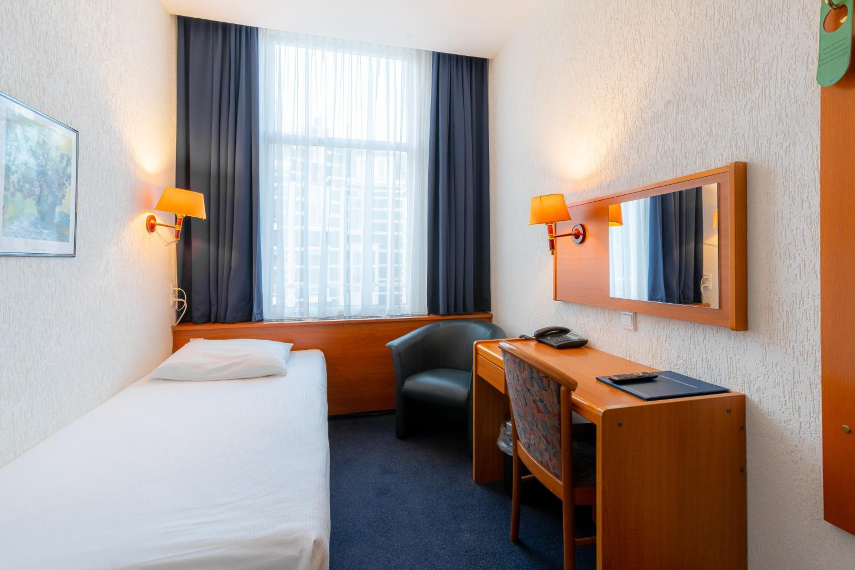 Single Room photo 2