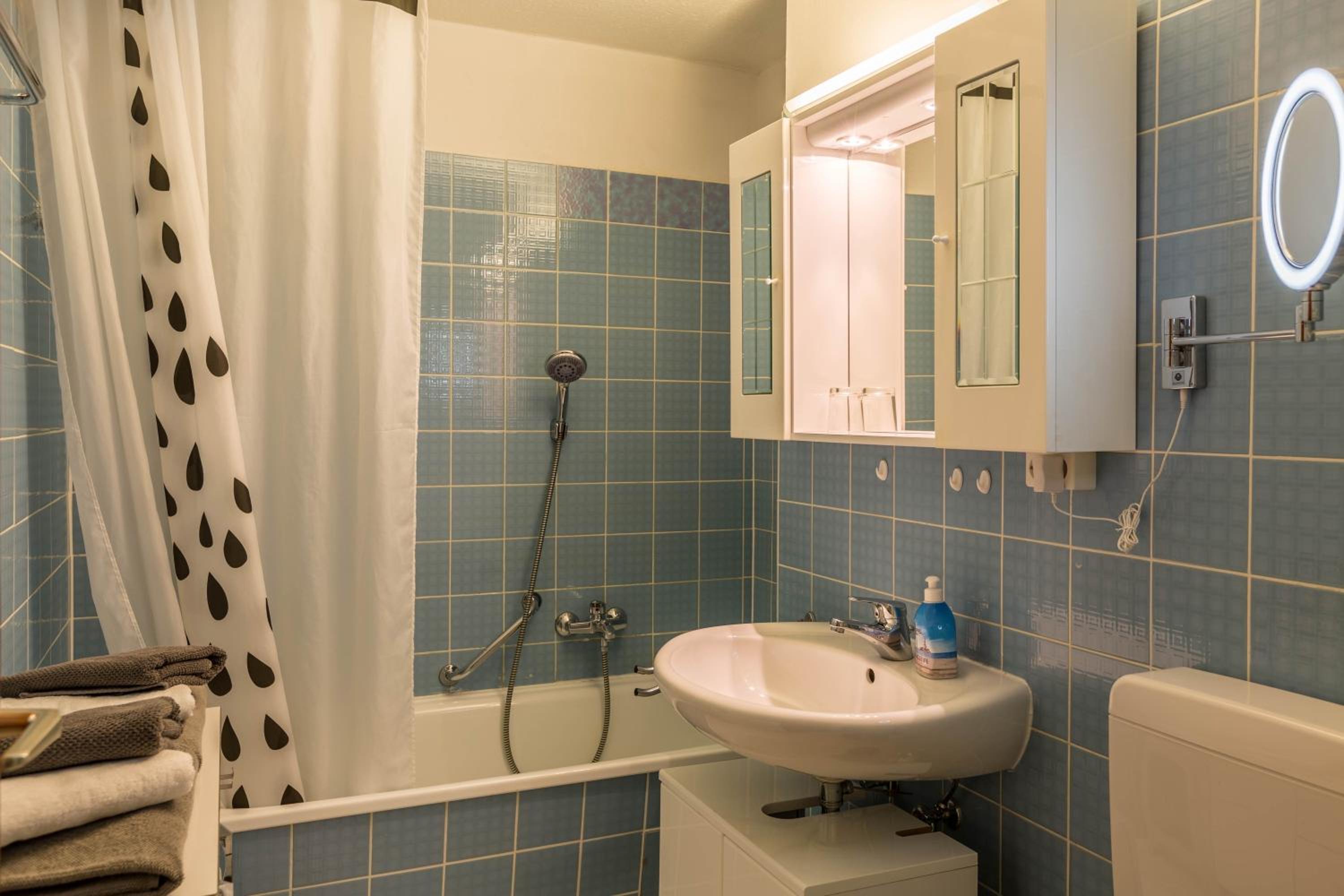 Superior One-Bedroom Apartment with Balcony - Photo 14
