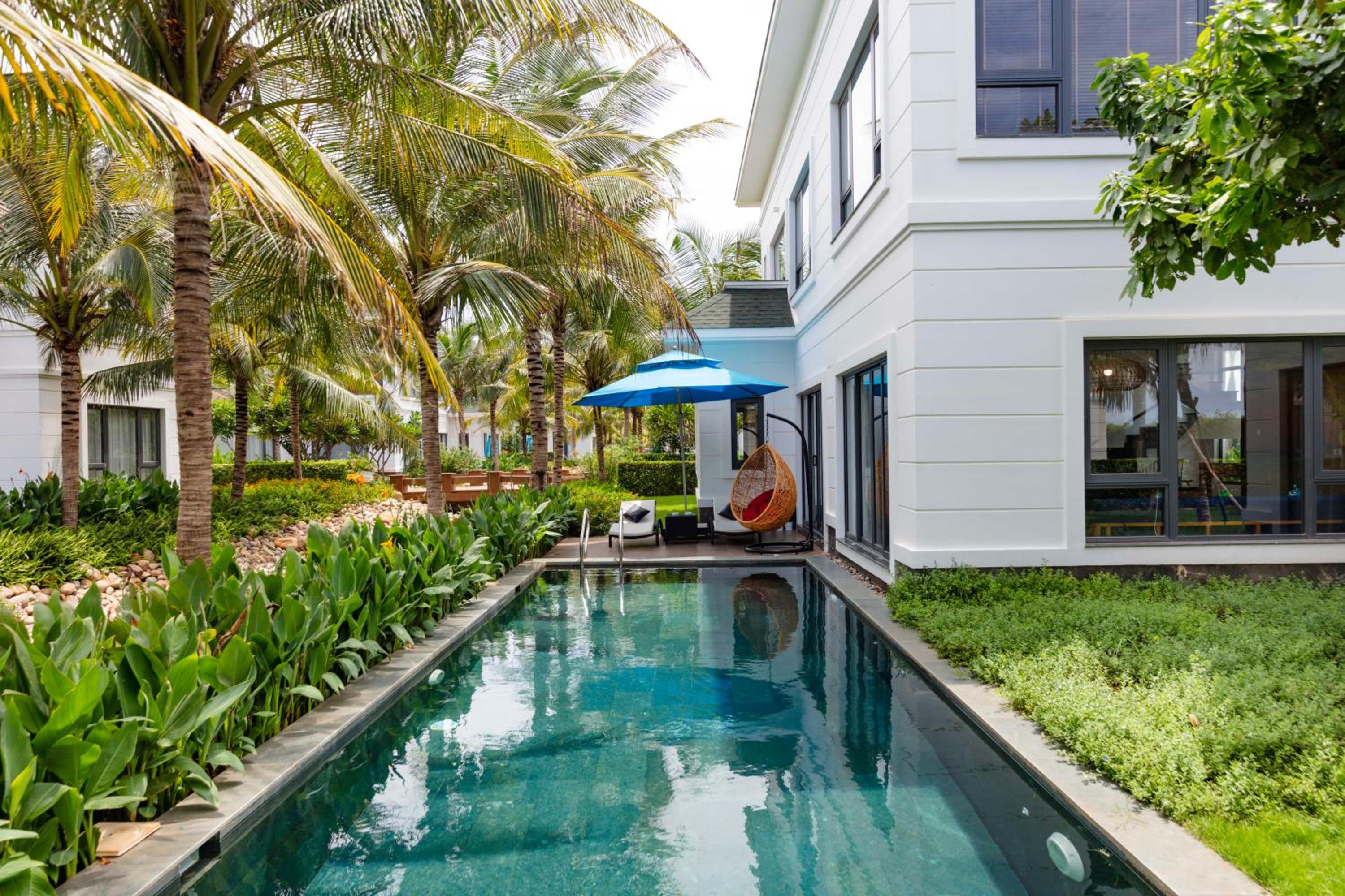 Three-Bedroom Villa with Private Pool and Garden View - Photo 2