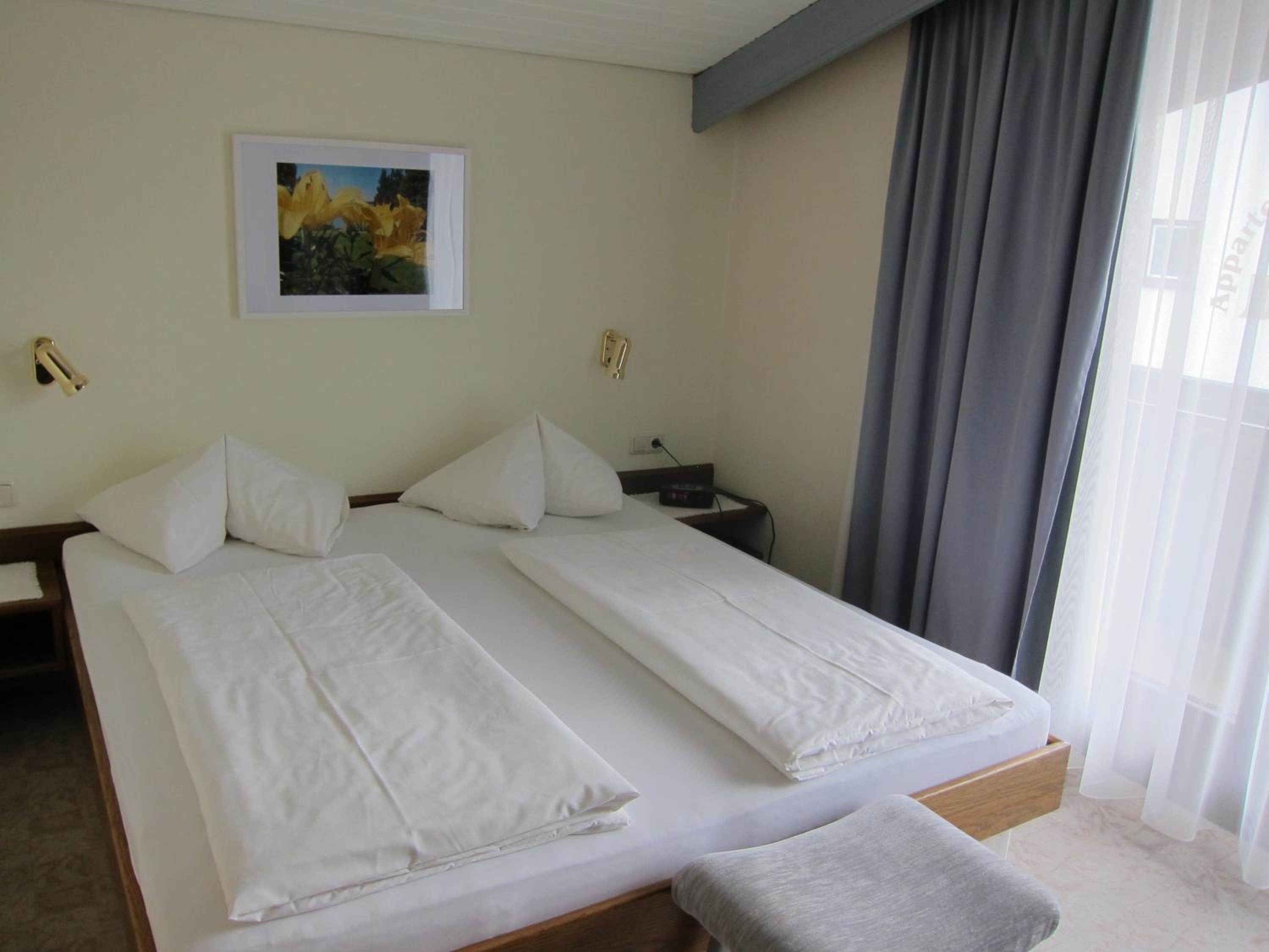 Apartment with Balcony photo 3