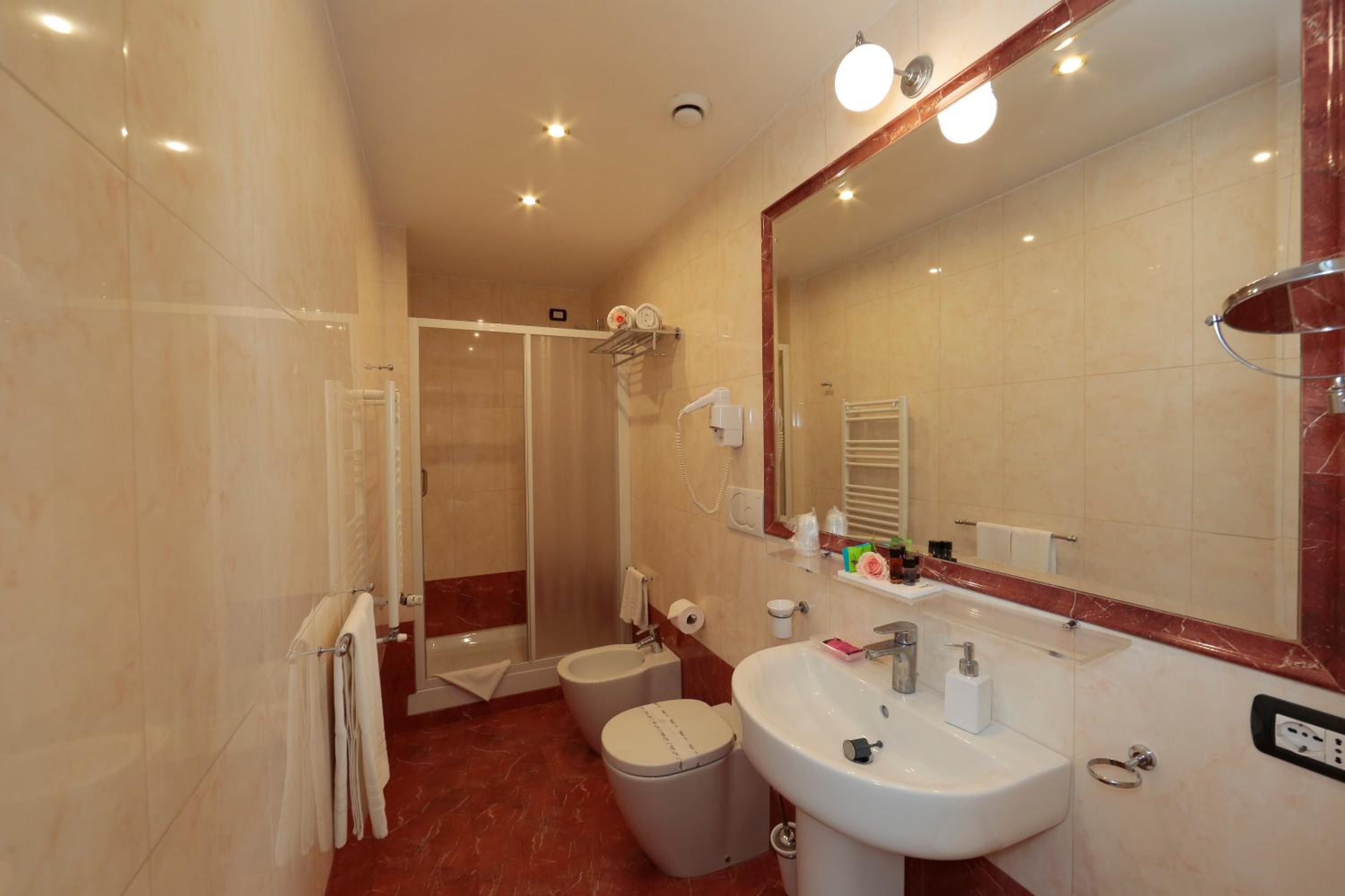 Standard Double Room photo 2