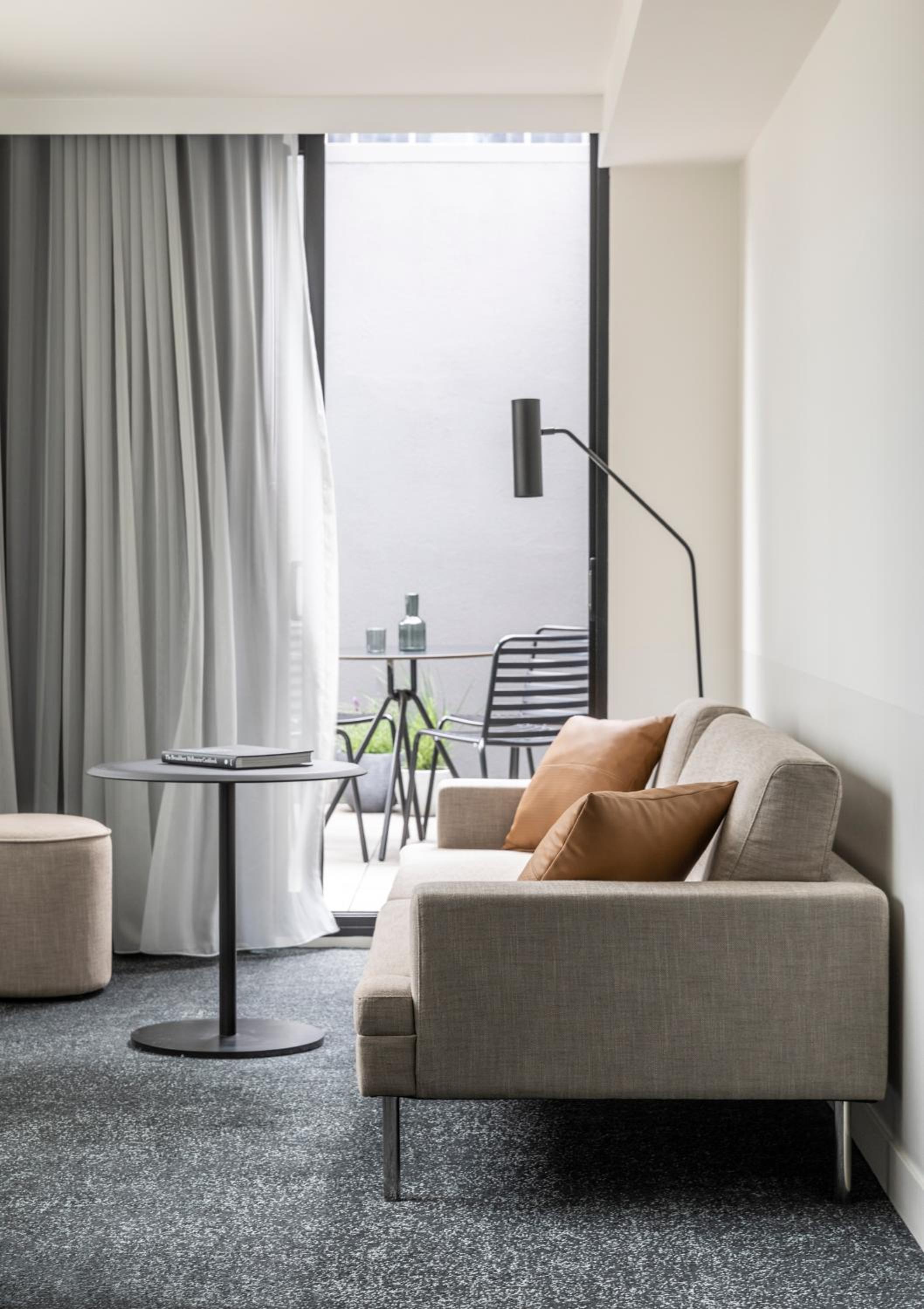One Bedroom Terrace Suite – complimentary drinks during hosted hour and WiFi thumbnail 6