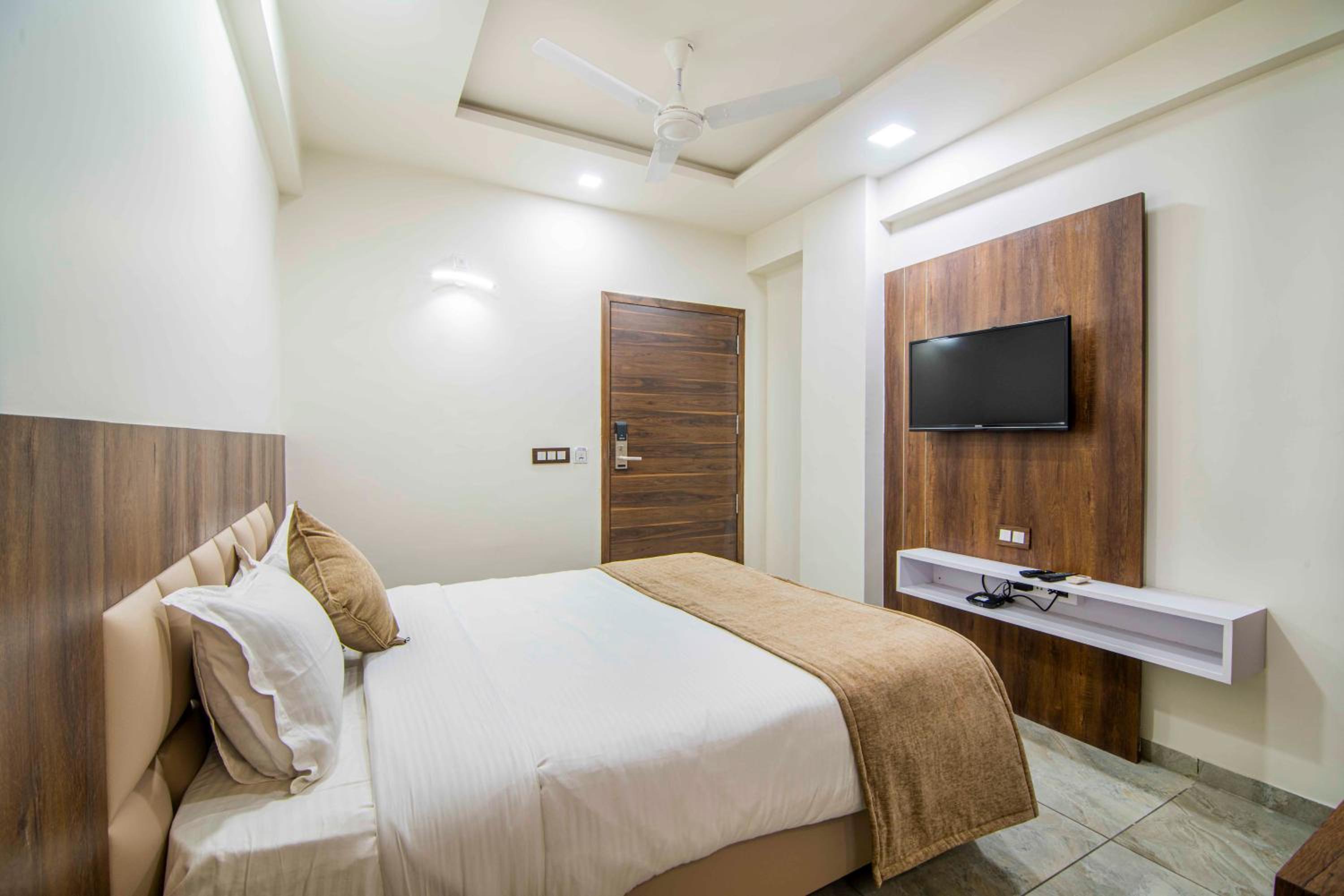 Budget Double Room - Photo 2