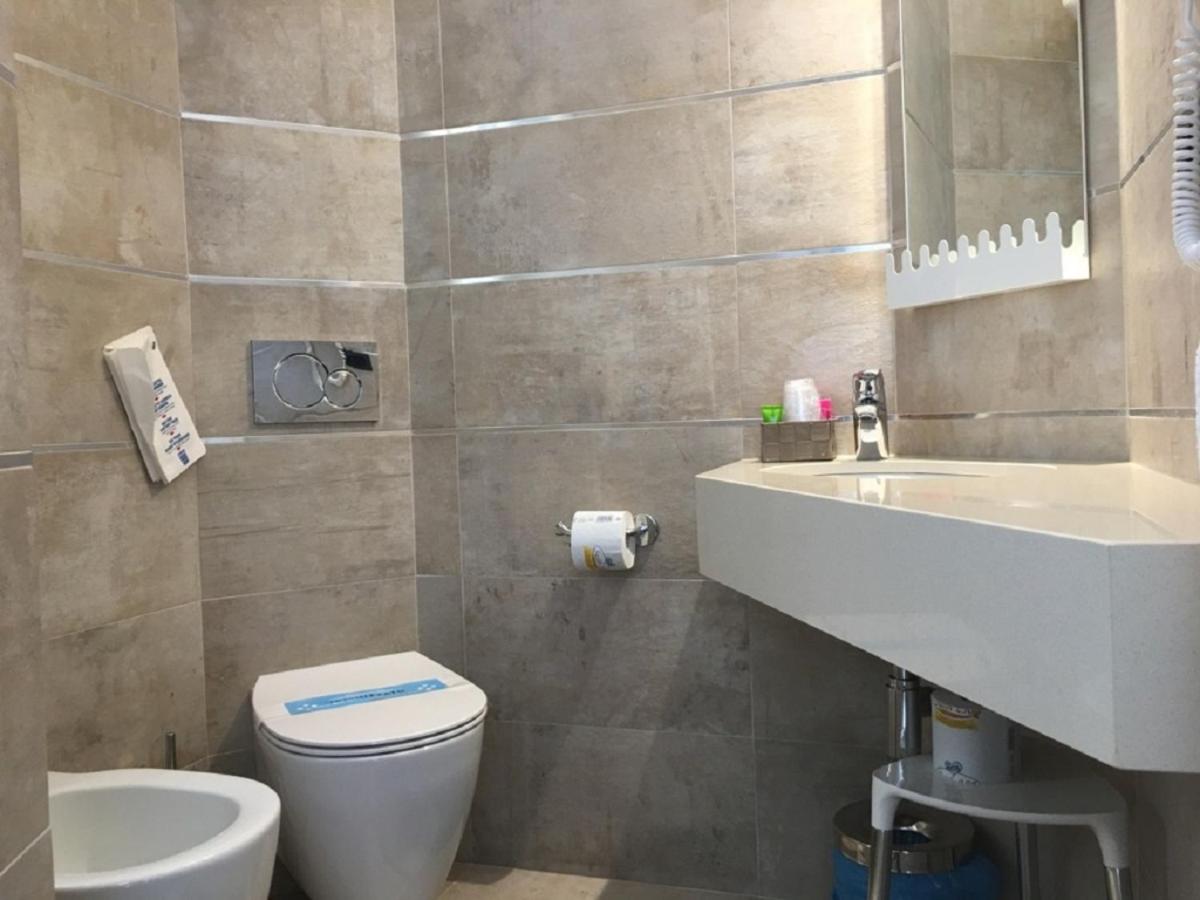 Double or Twin Room - Photo 2