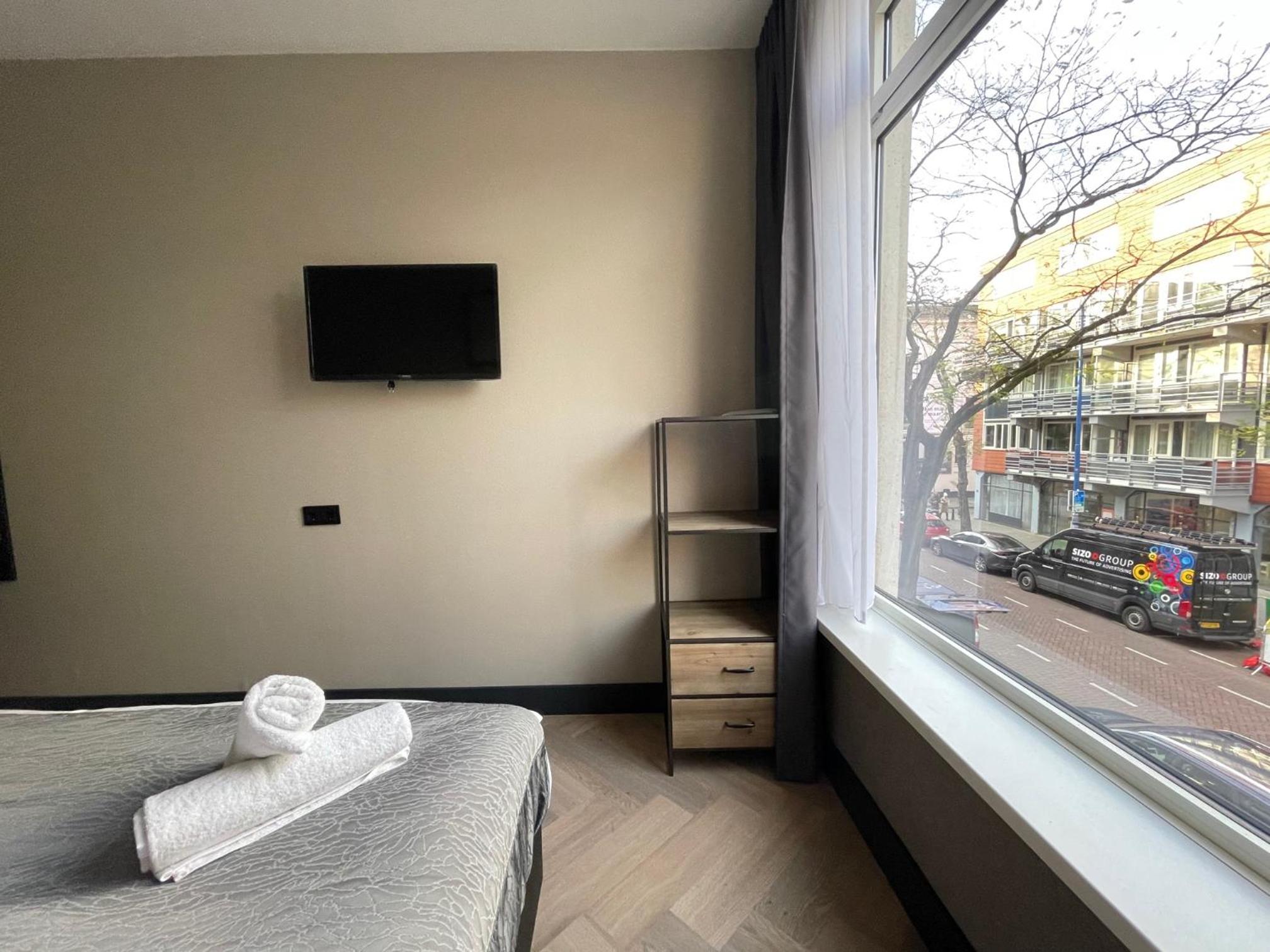 Large Double Room - Photo 5