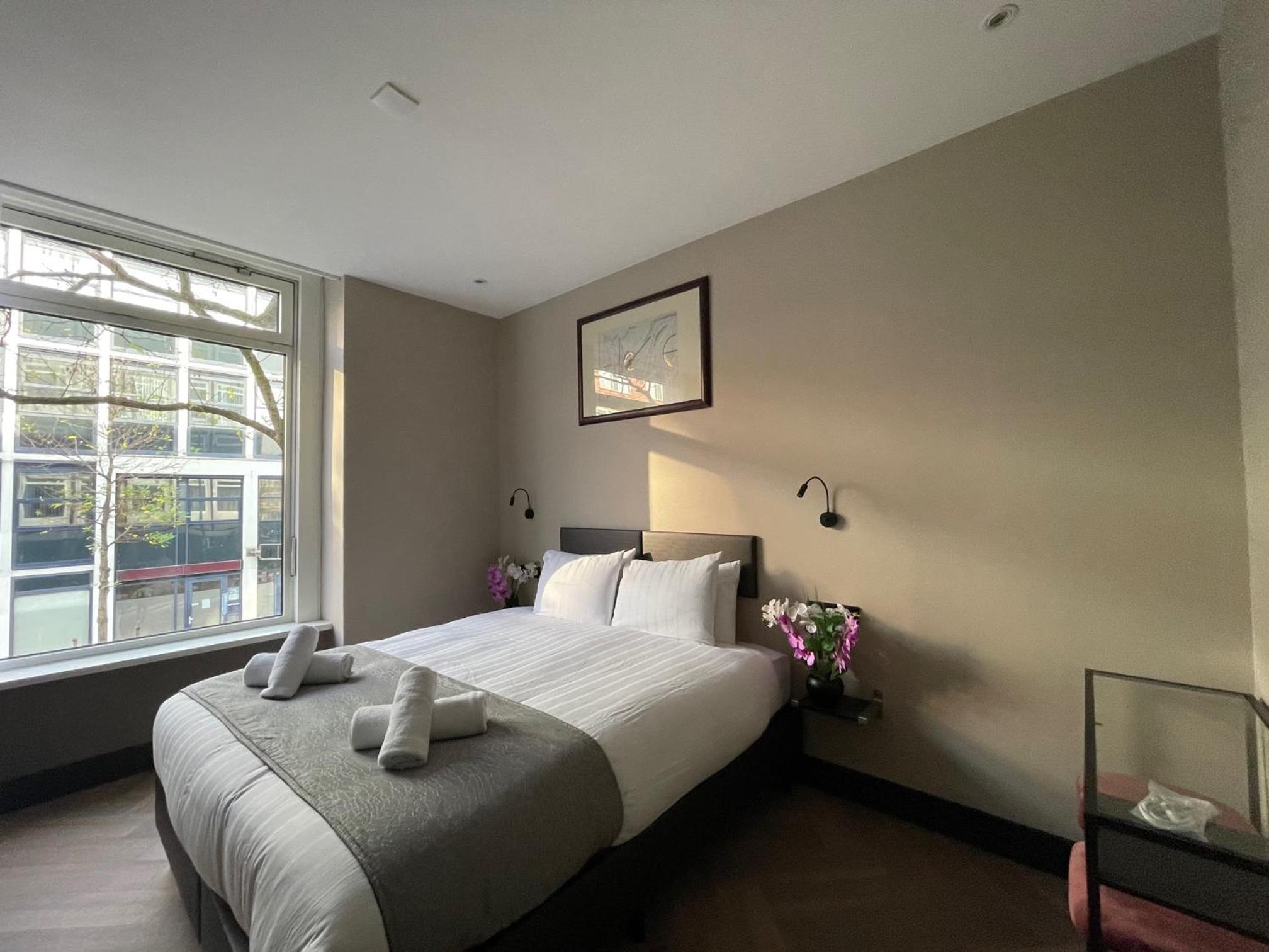 Large Double Room - Photo 4