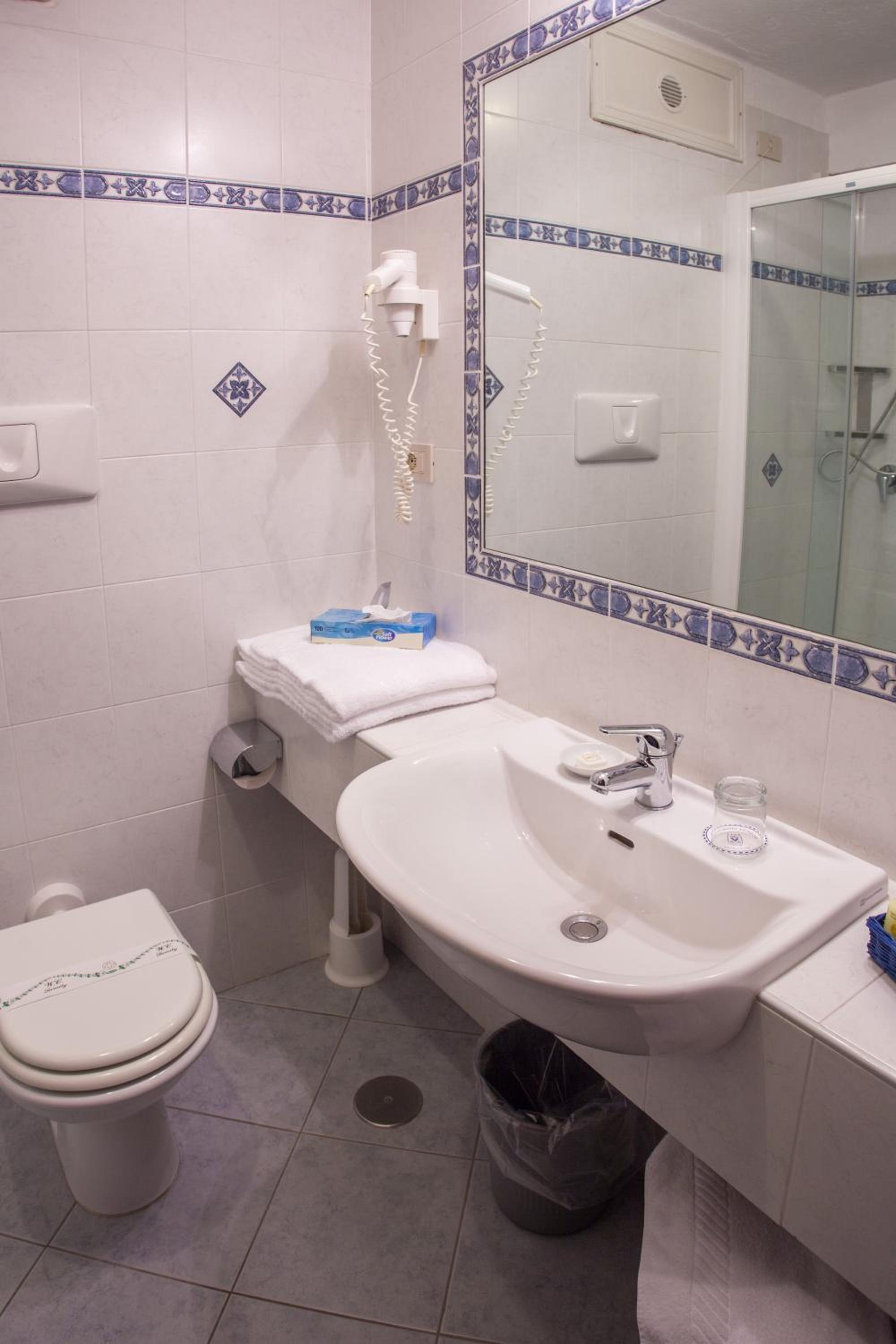 Double Room with Garden View - Photo 3
