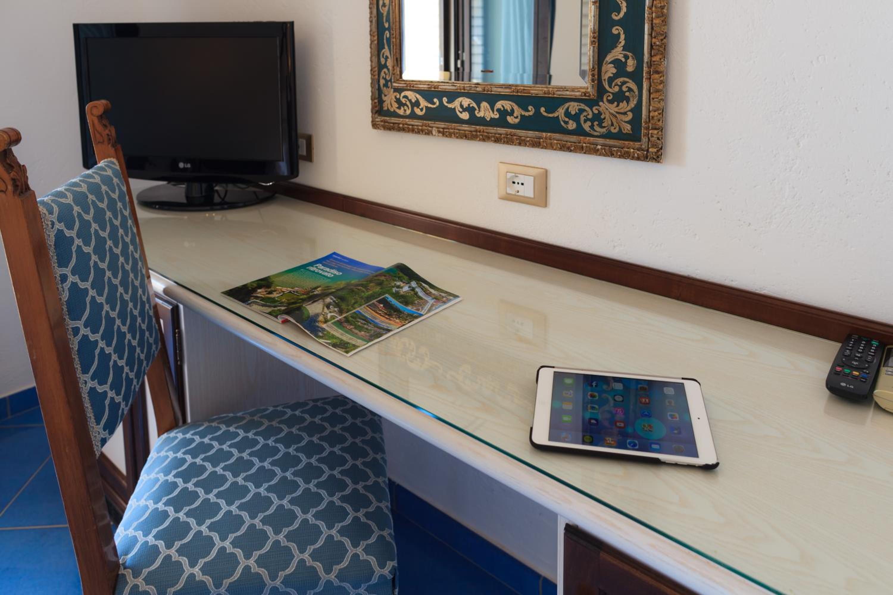 Superior Double Room with Terrace and Sea view  - Photo 5