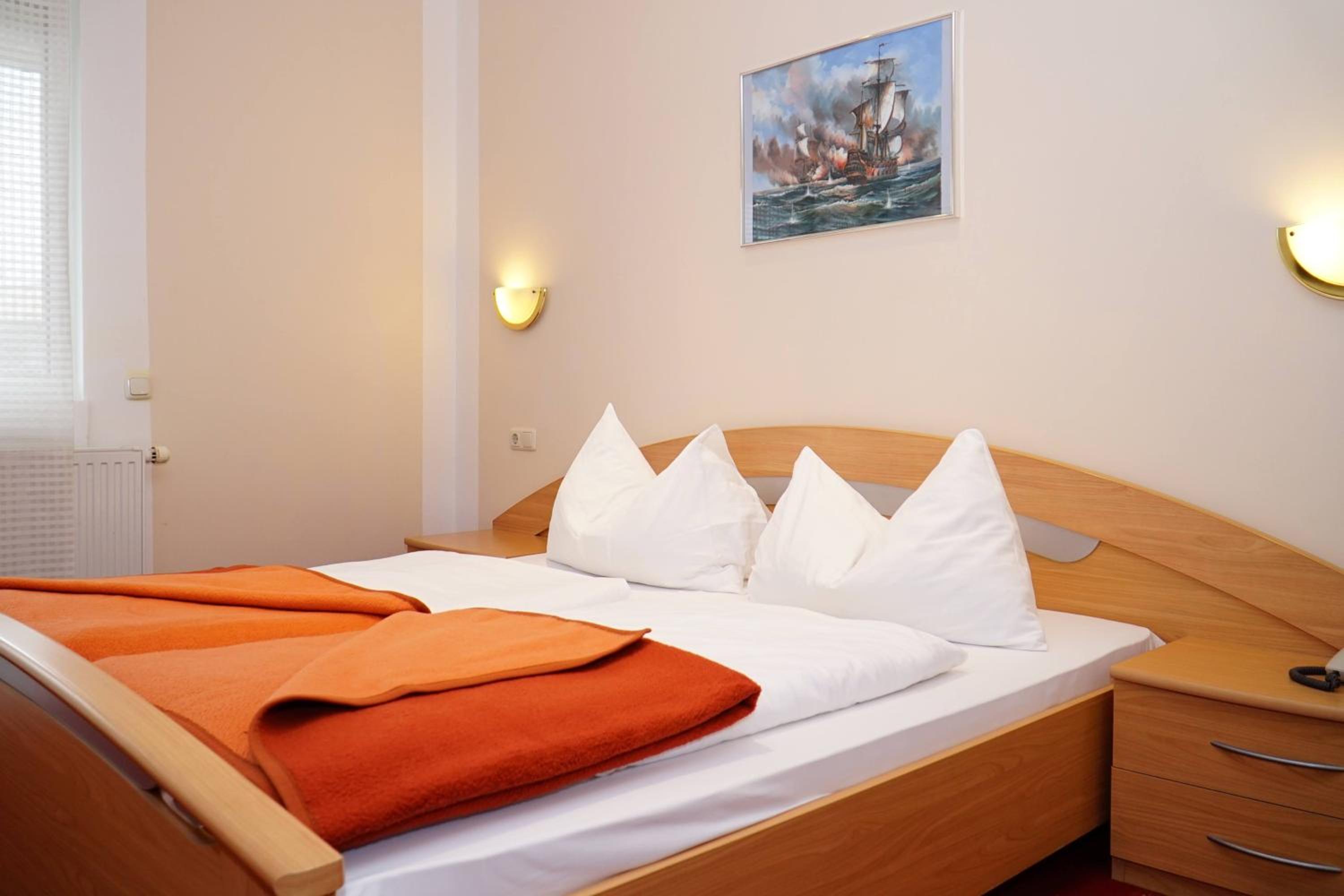 Double Room - Photo 7