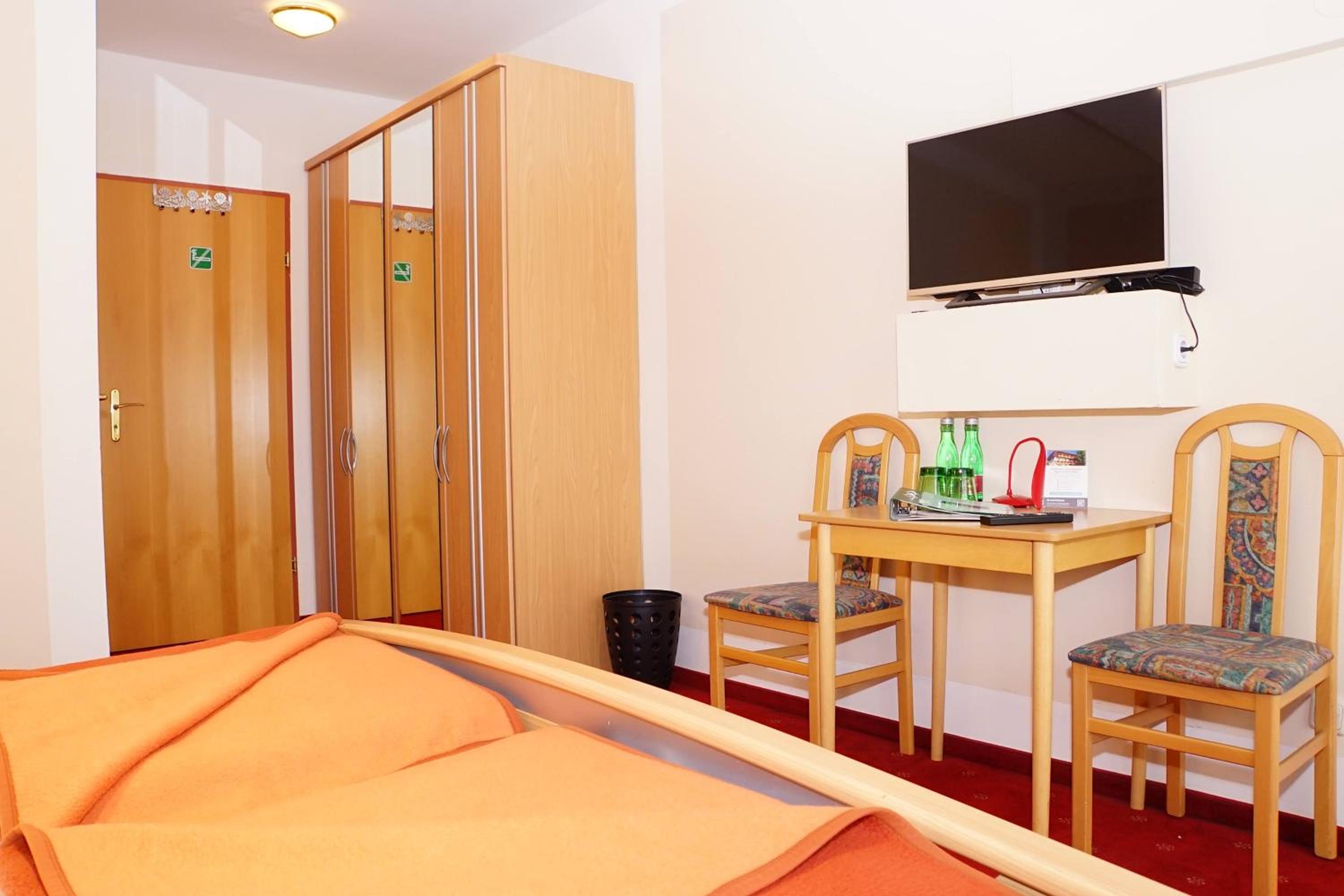 Double Room - Photo 9