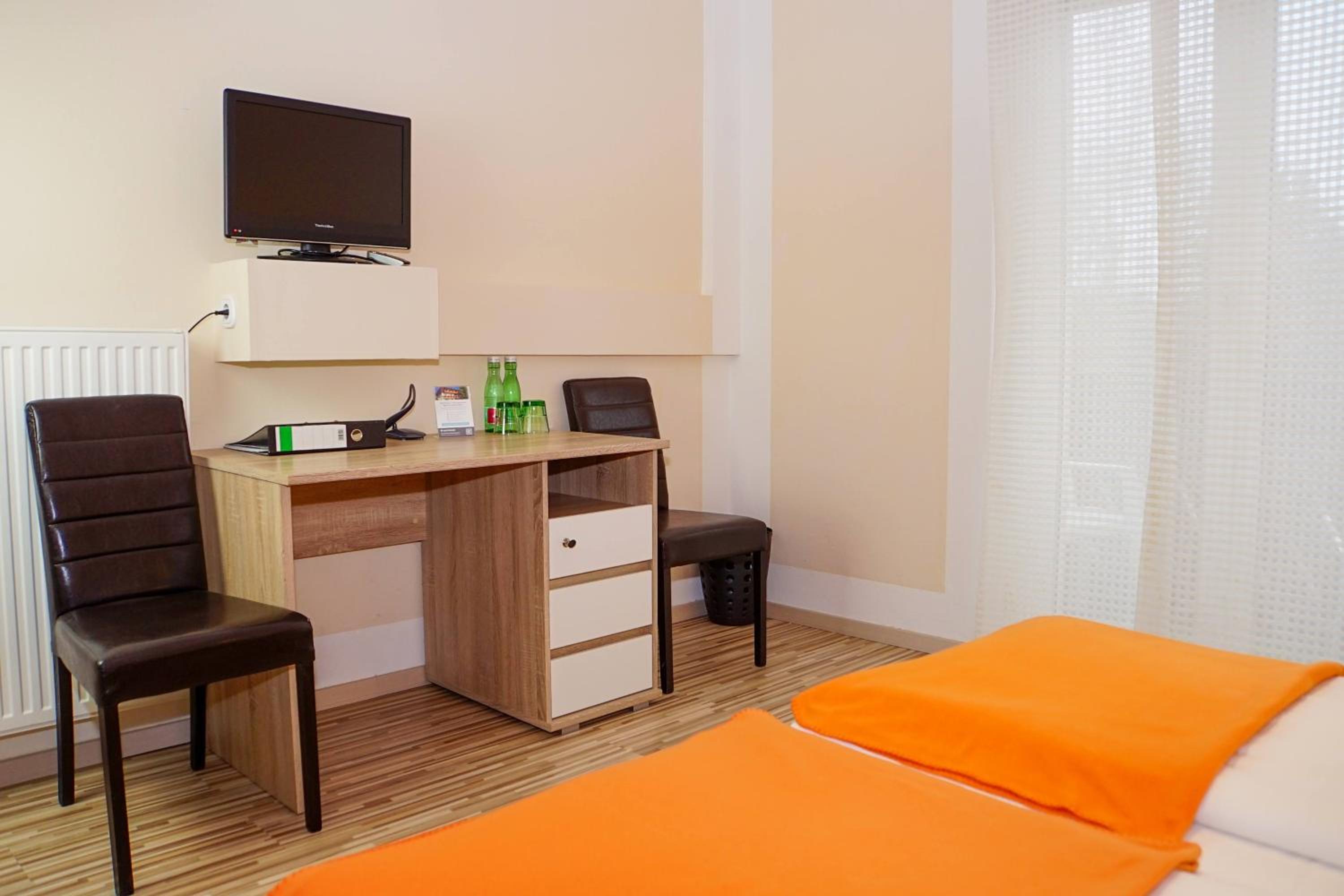Double Room - Photo 10