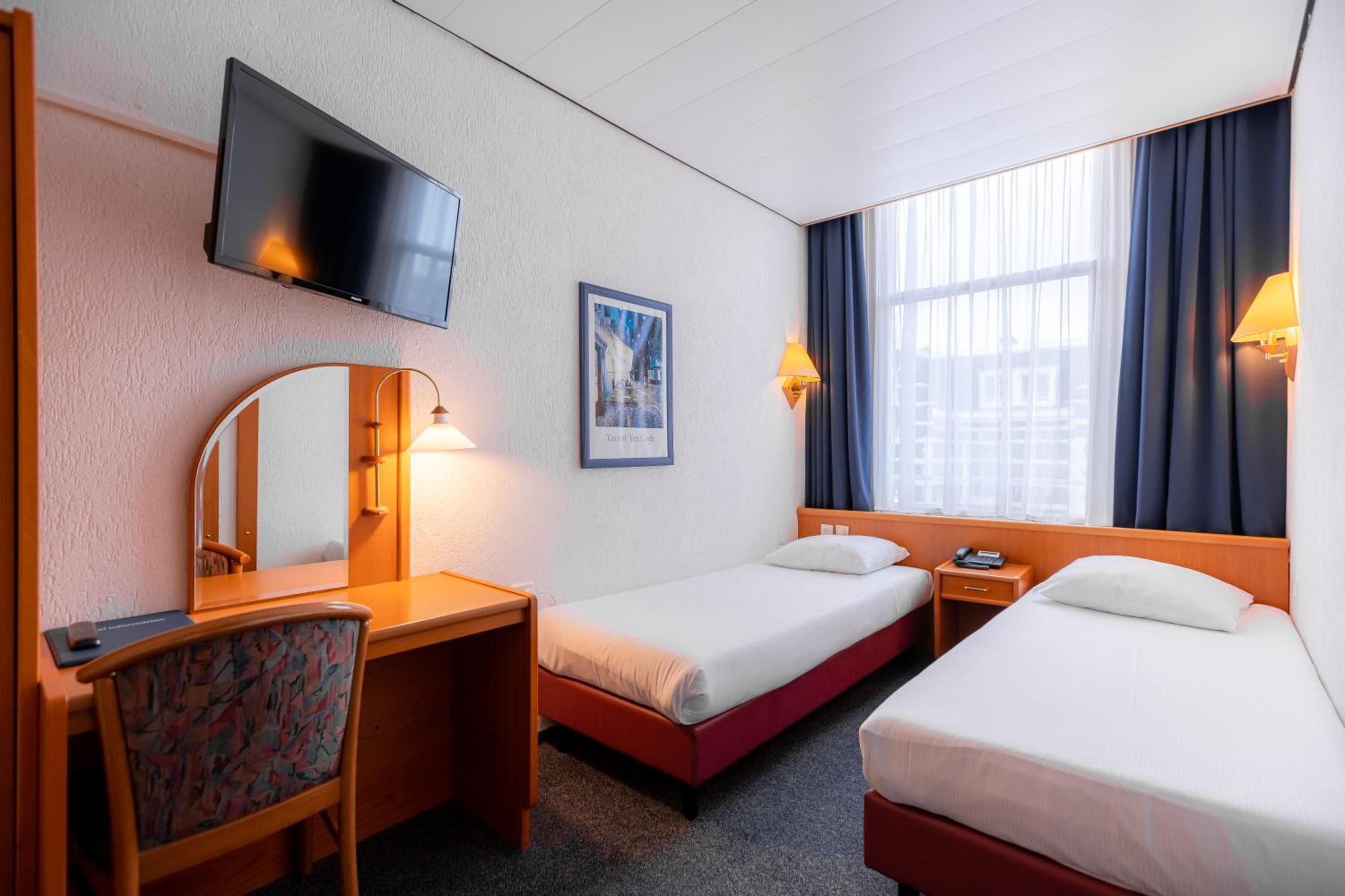 Small Twin Room photo 1