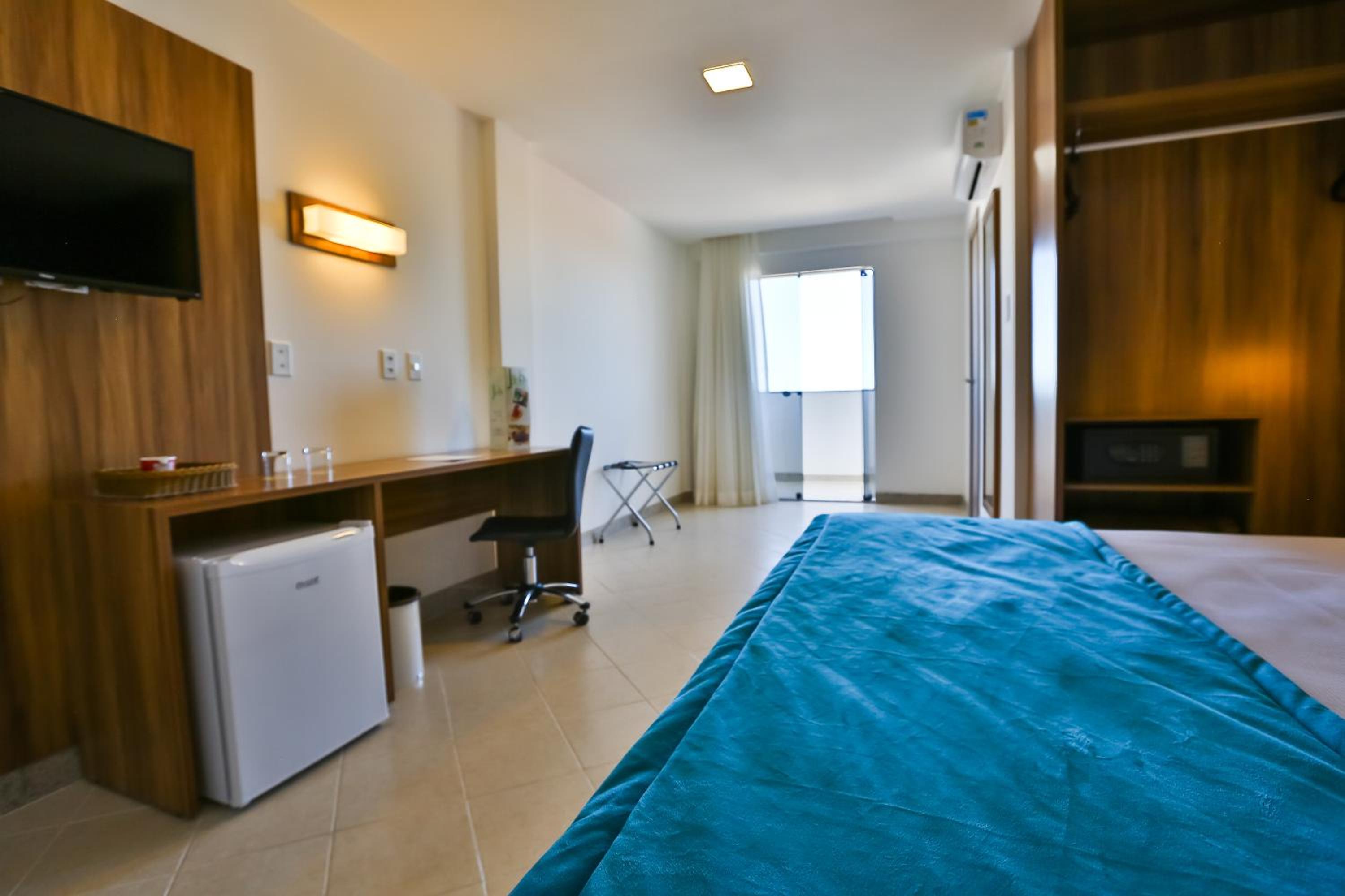 Available room thumbnail 6